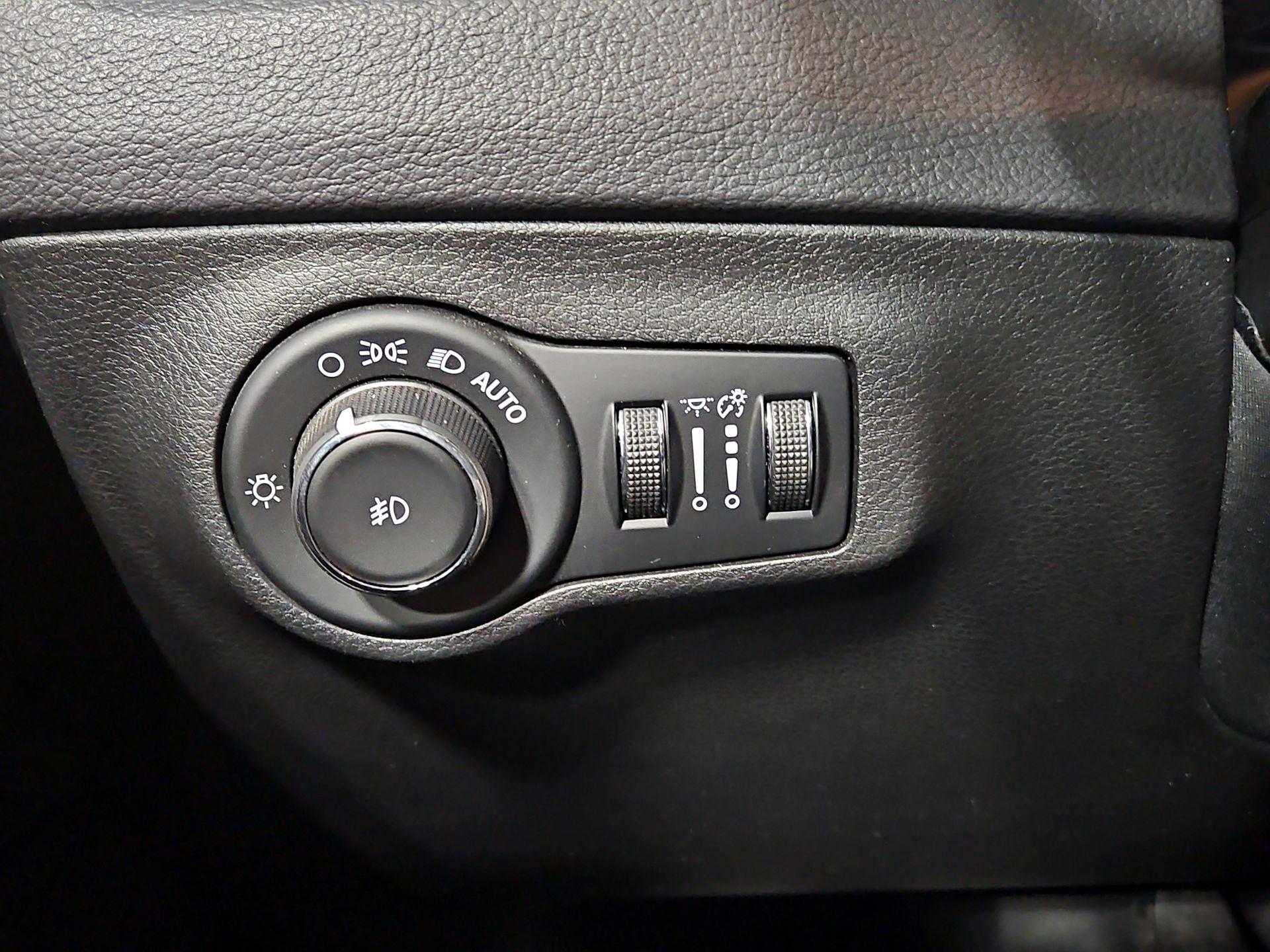 Thumbnail: 2017 Jeep Compass - 13