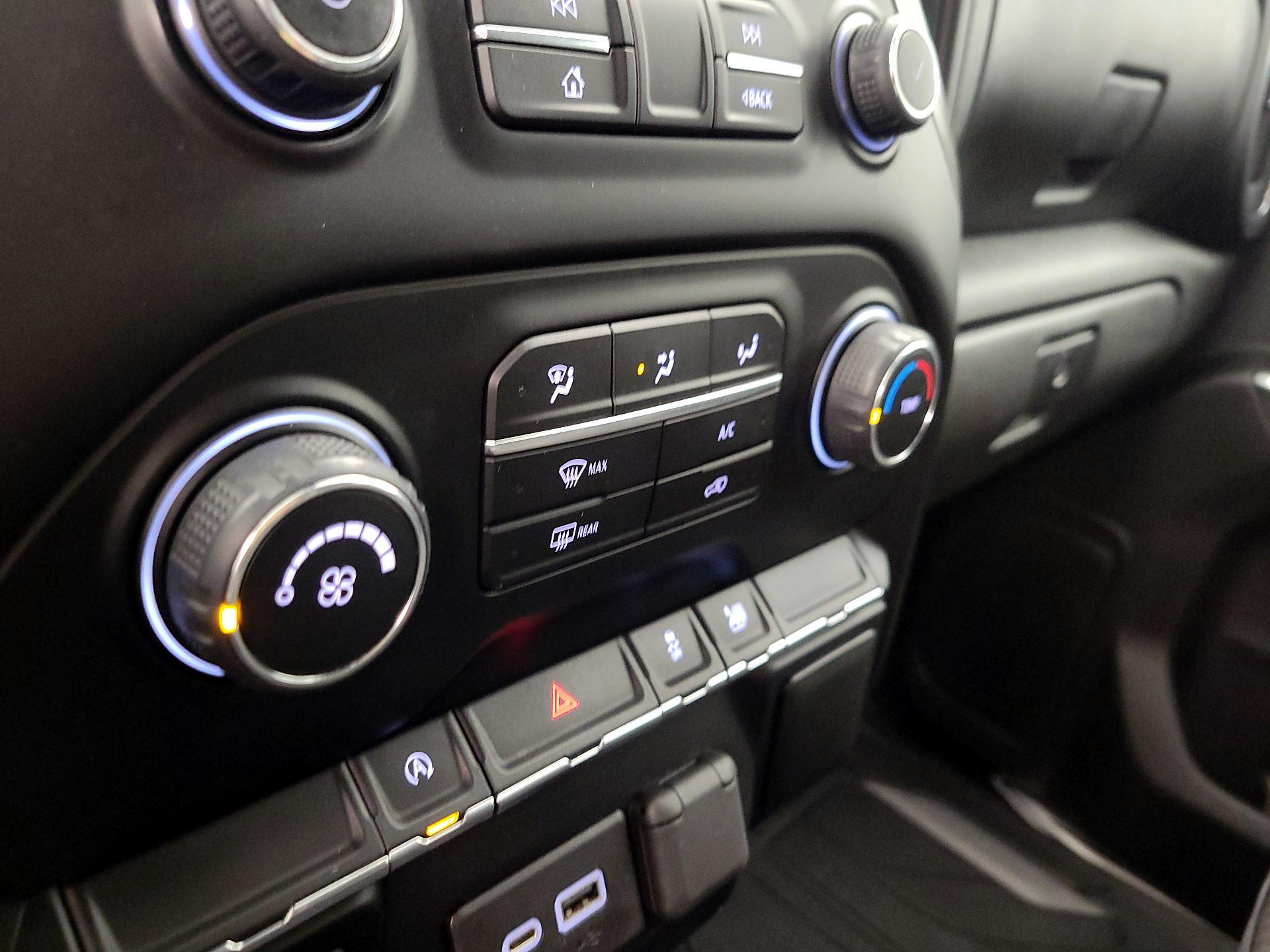 Thumbnail: 2020 Chevrolet Silverado 1500 - 16