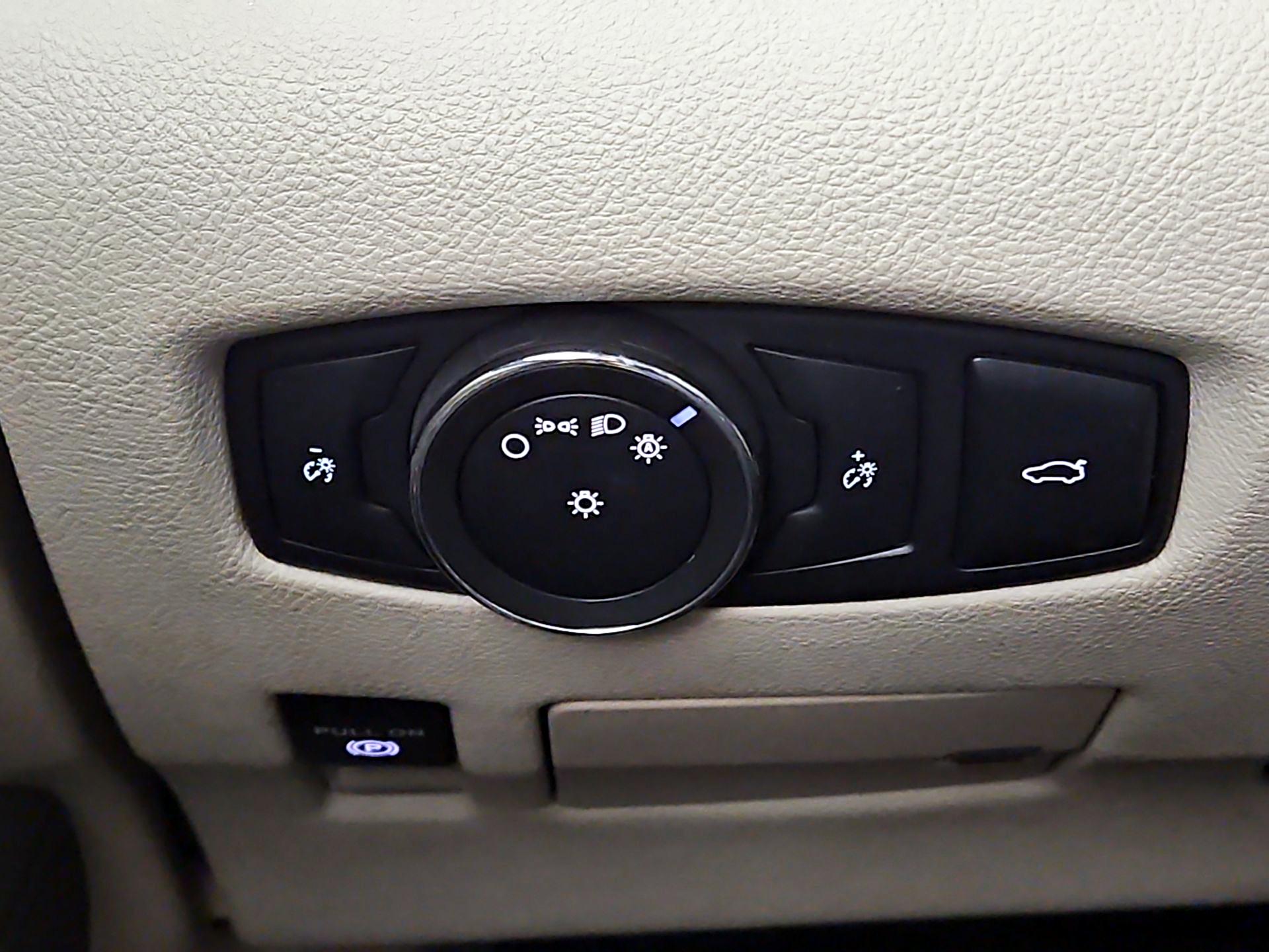 Thumbnail: 2018 Lincoln Continental - 13