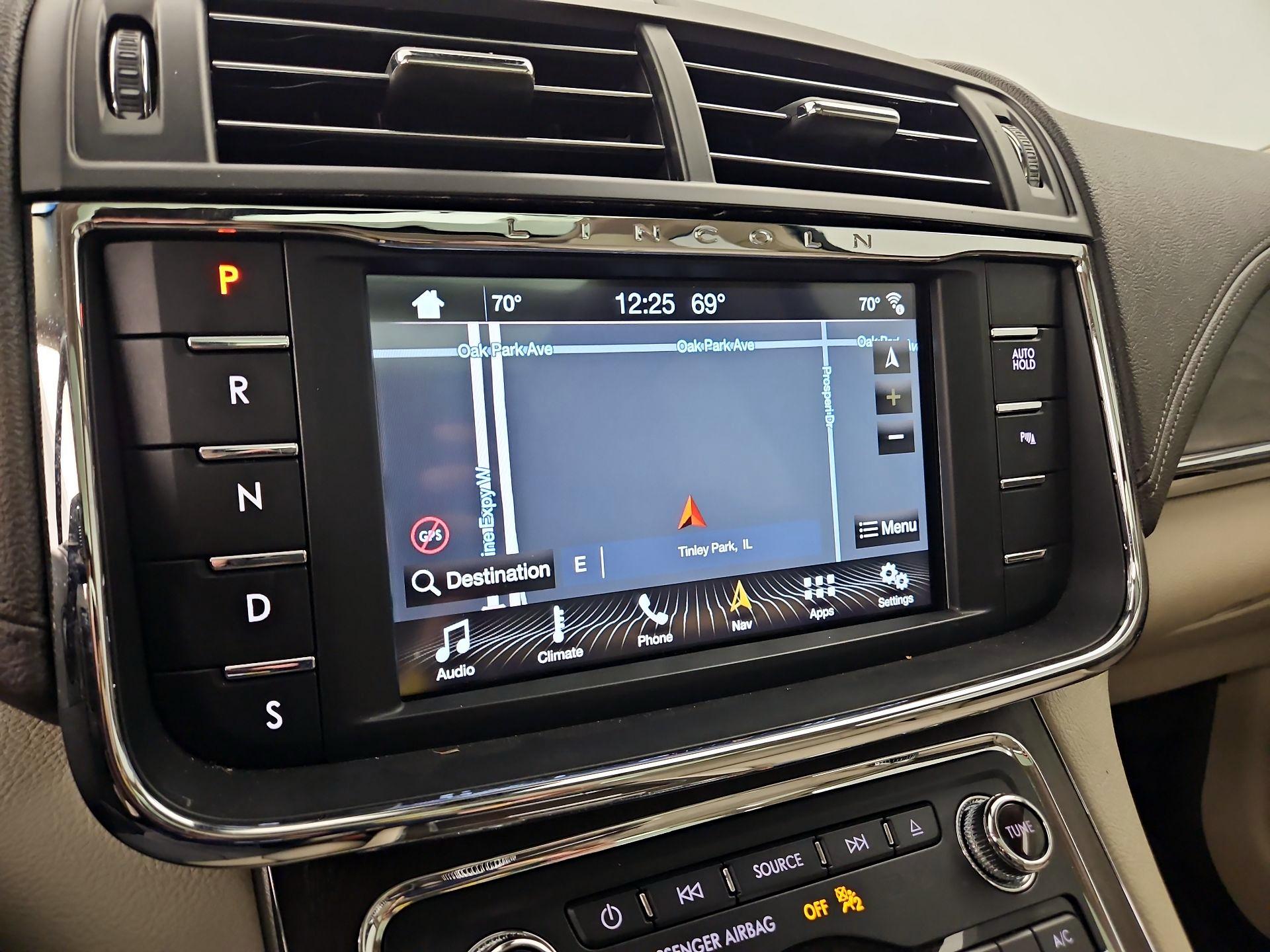 Thumbnail: 2018 Lincoln Continental - 14