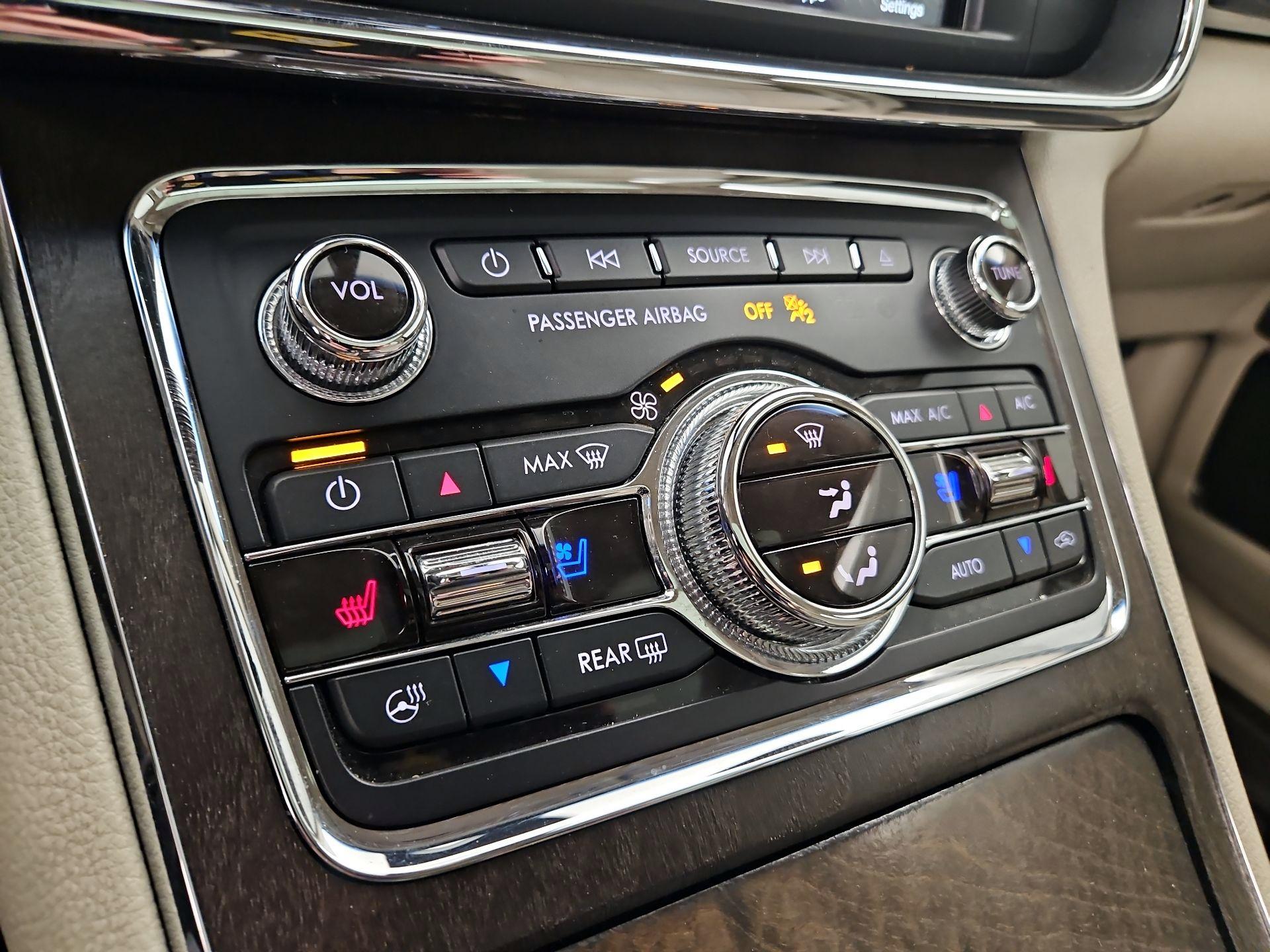 Thumbnail: 2018 Lincoln Continental - 17