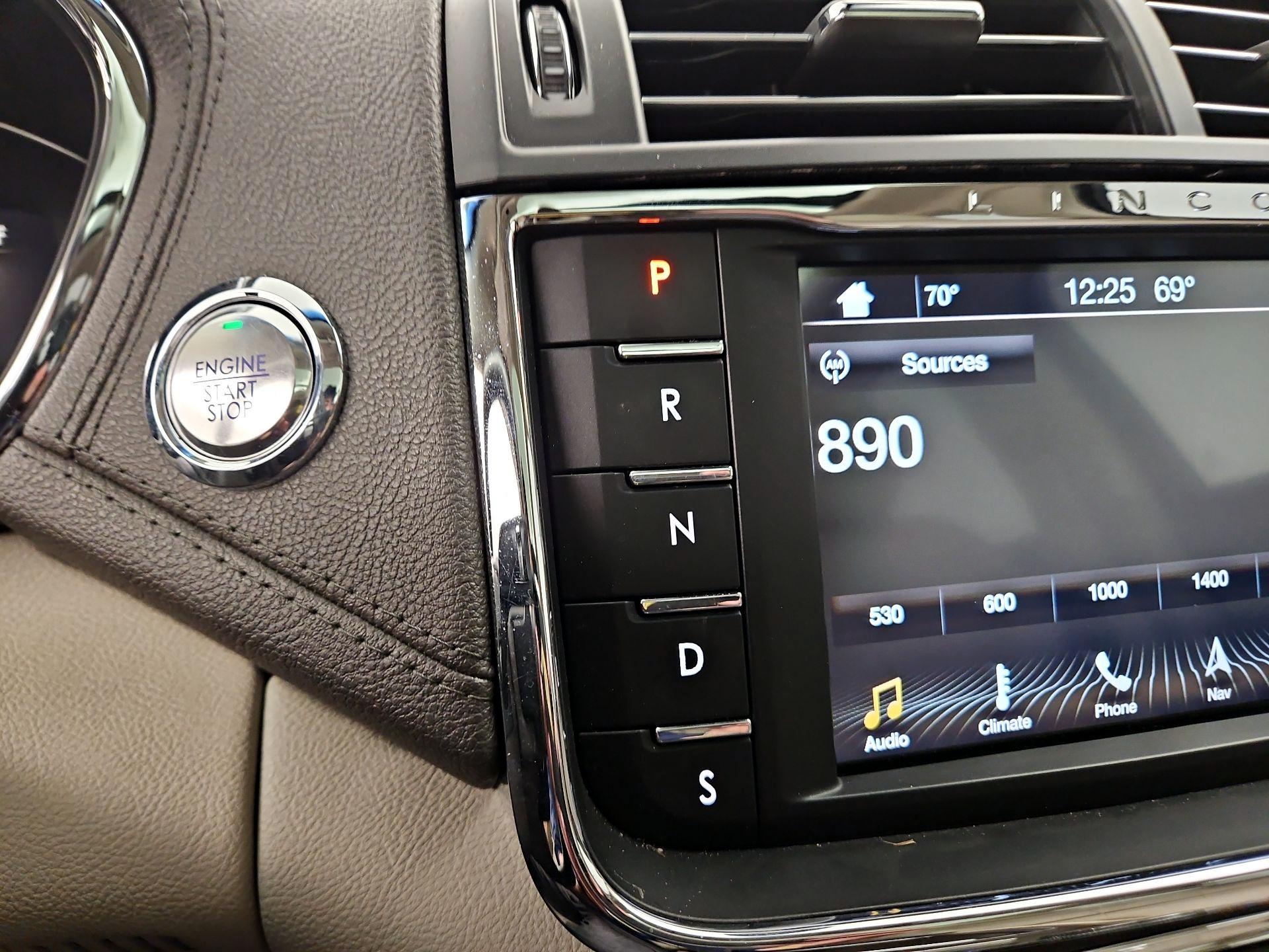 Thumbnail: 2018 Lincoln Continental - 18