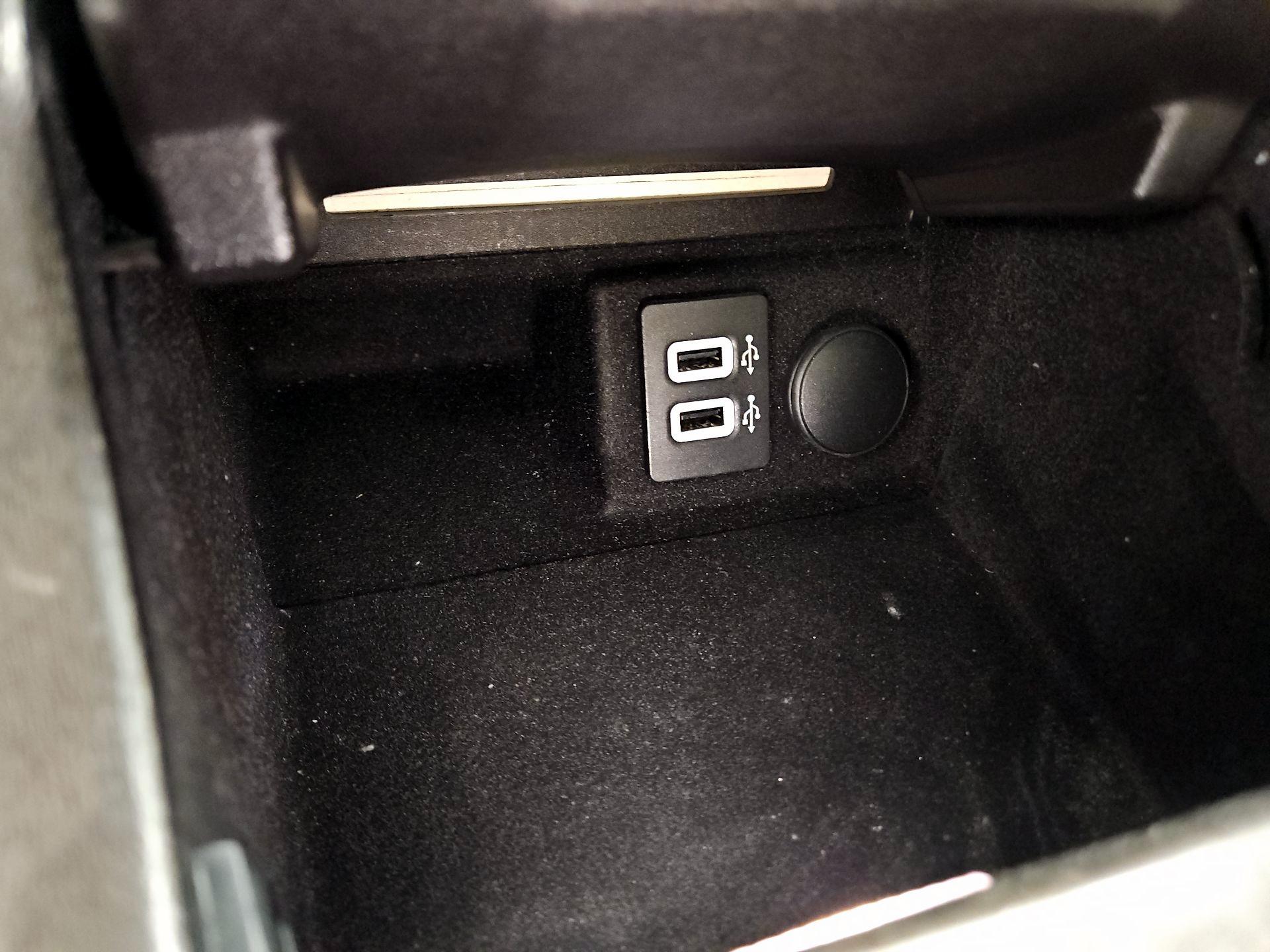 Thumbnail: 2018 Lincoln Continental - 19