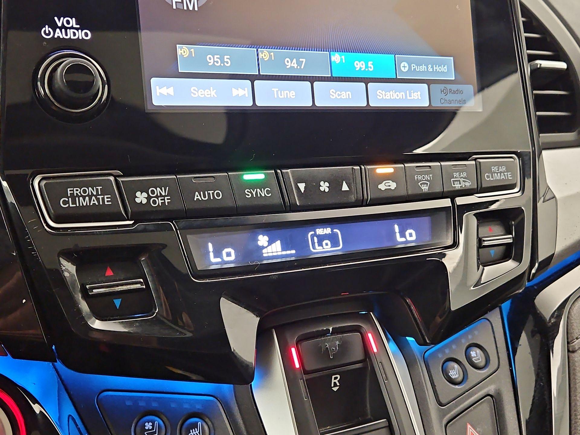 Thumbnail: 2018 Honda Odyssey - 15