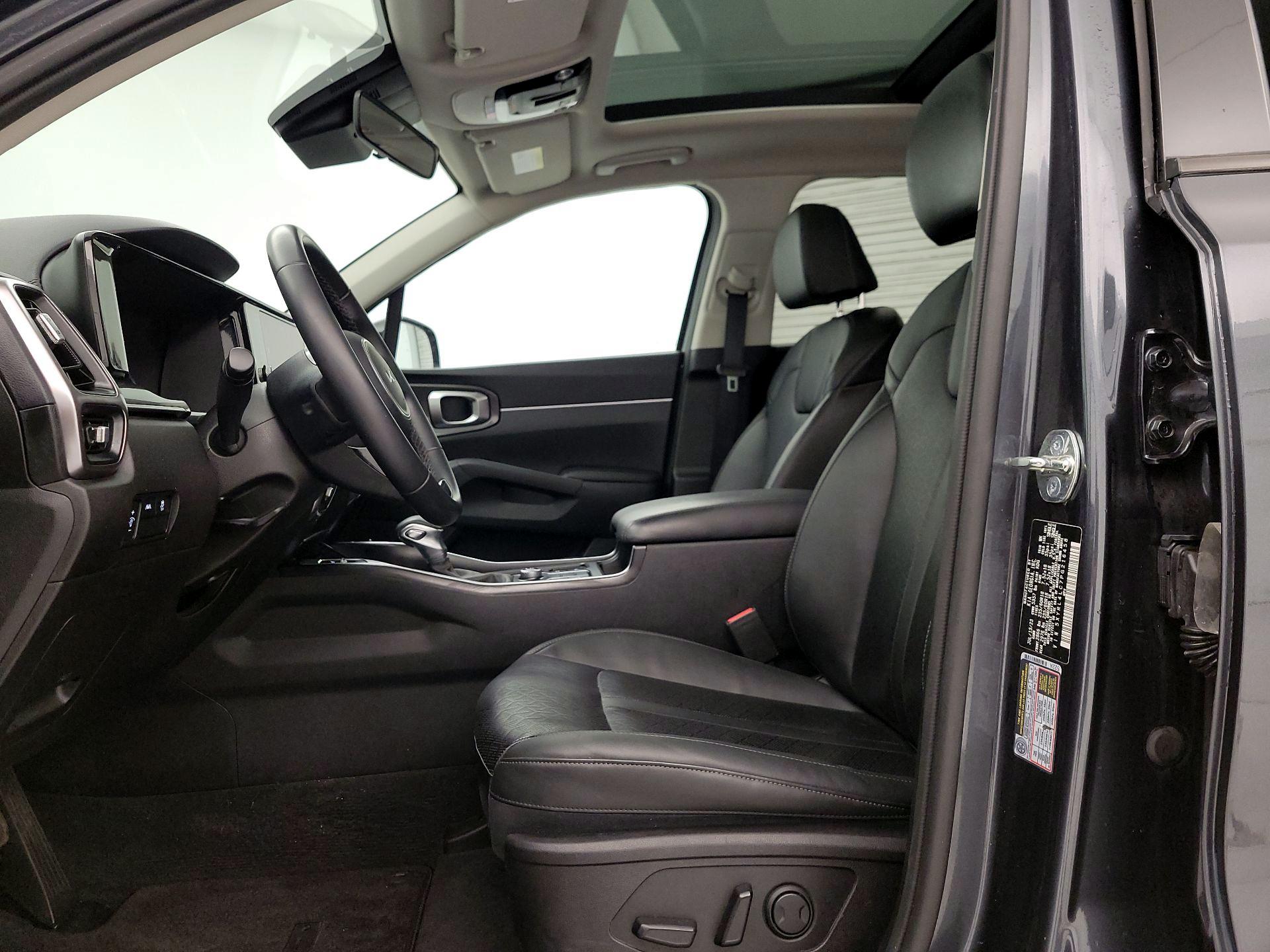 Thumbnail: 2023 Kia Sorento - 11