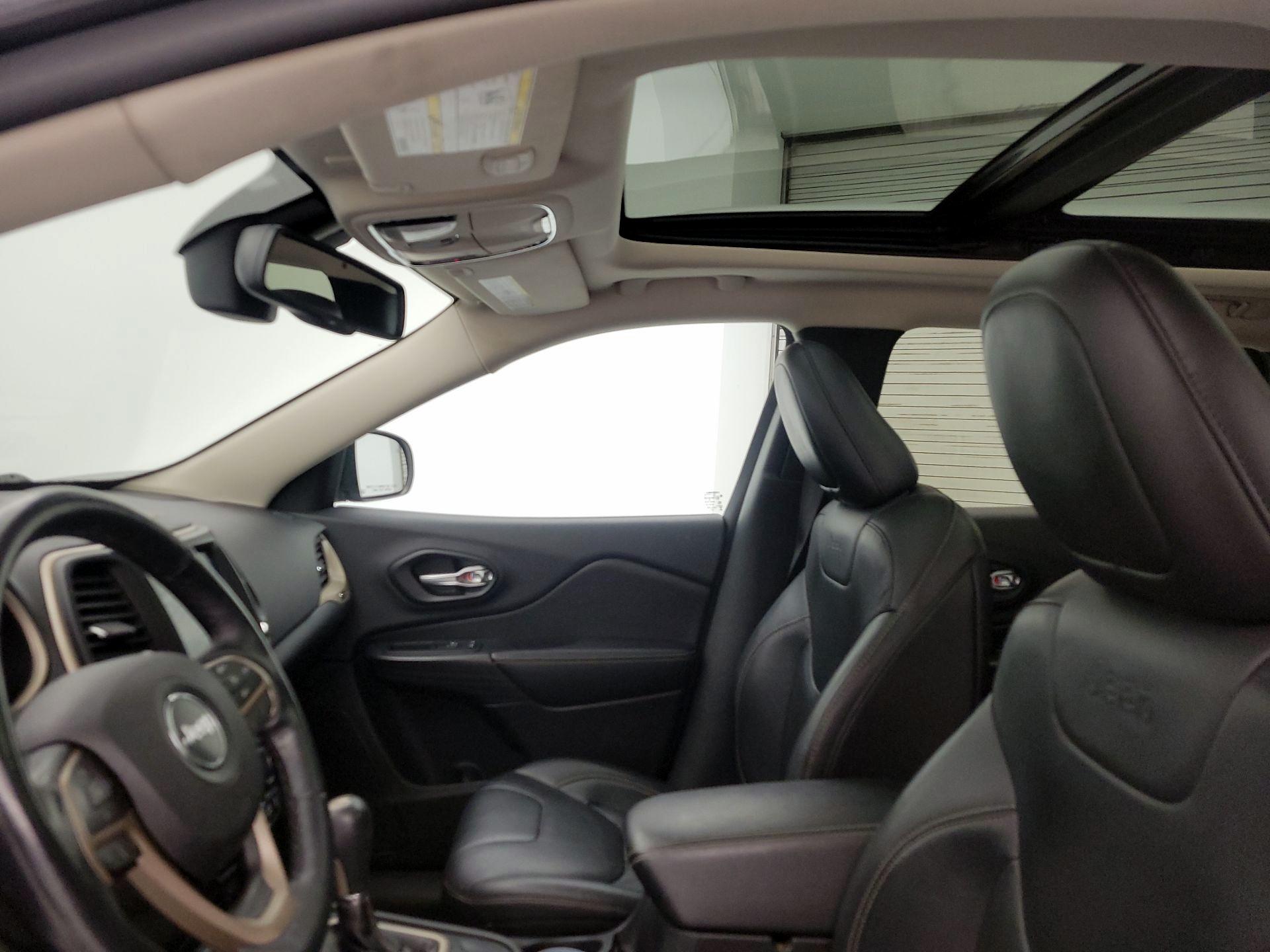 Thumbnail: 2016 Jeep Cherokee - 20