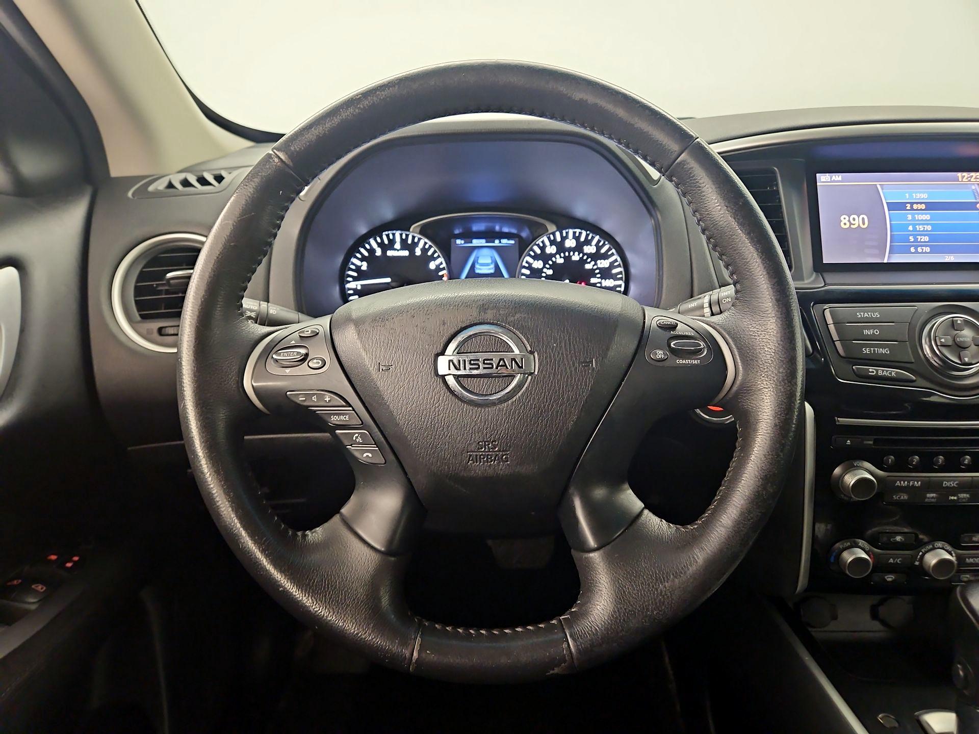 Thumbnail: 2015 Nissan Pathfinder - 10