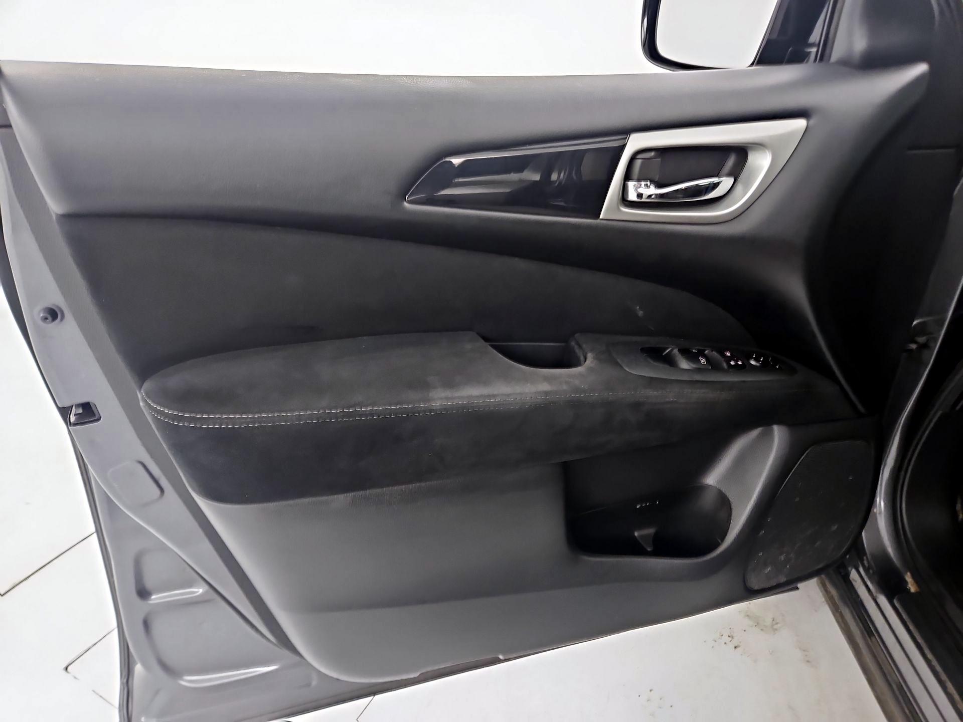 Thumbnail: 2015 Nissan Pathfinder - 12