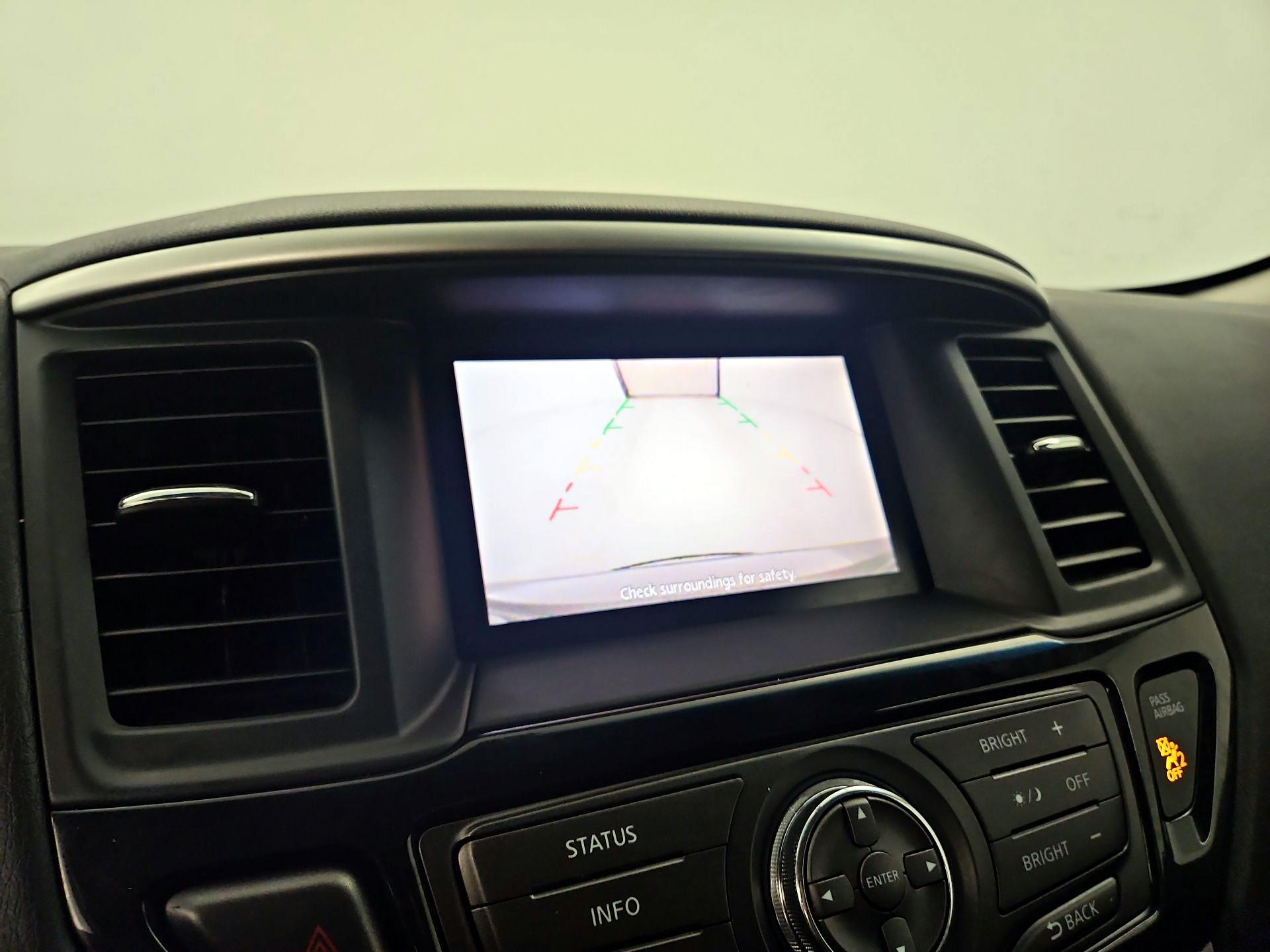 Thumbnail: 2015 Nissan Pathfinder - 14