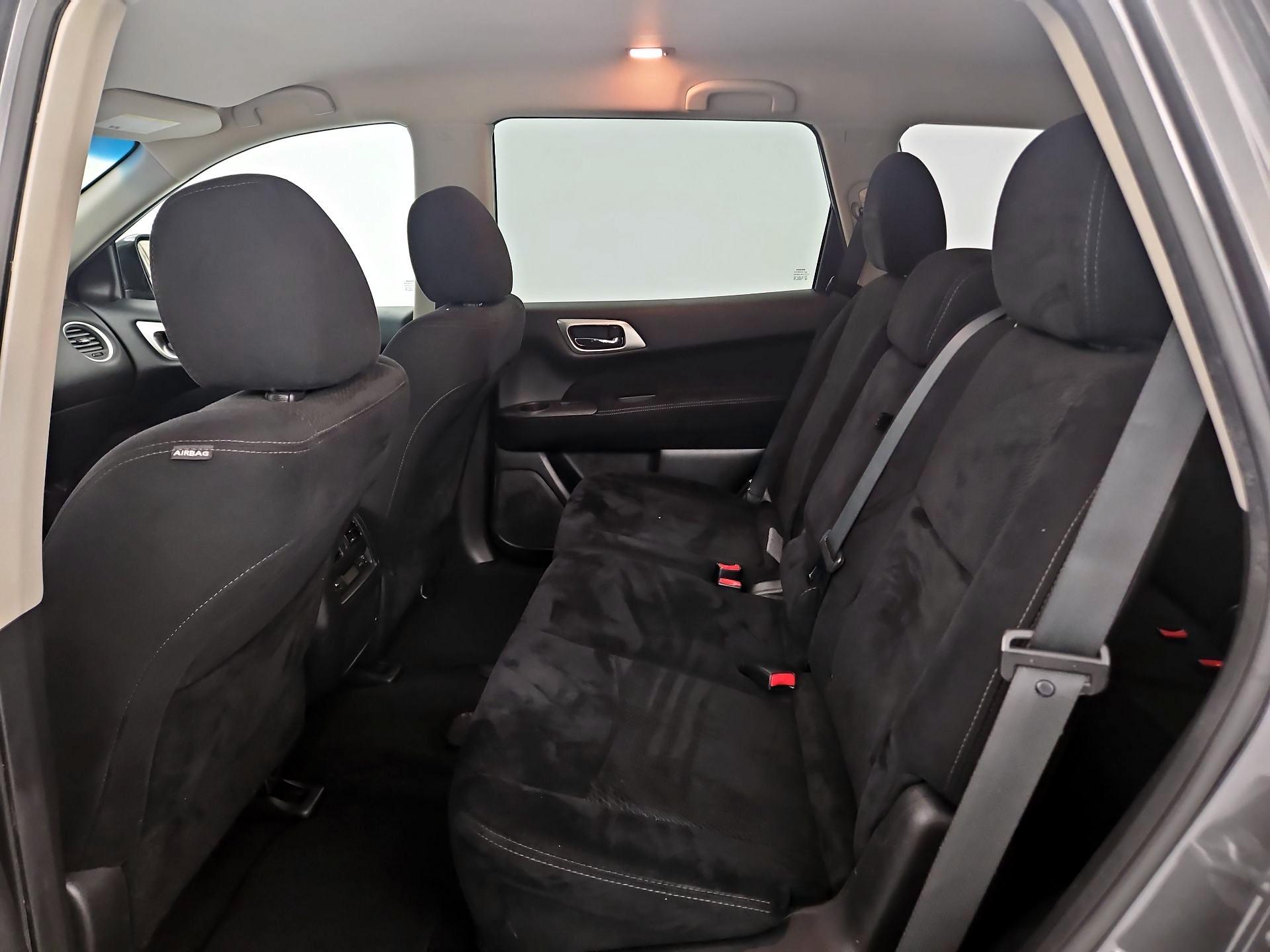 Thumbnail: 2015 Nissan Pathfinder - 18