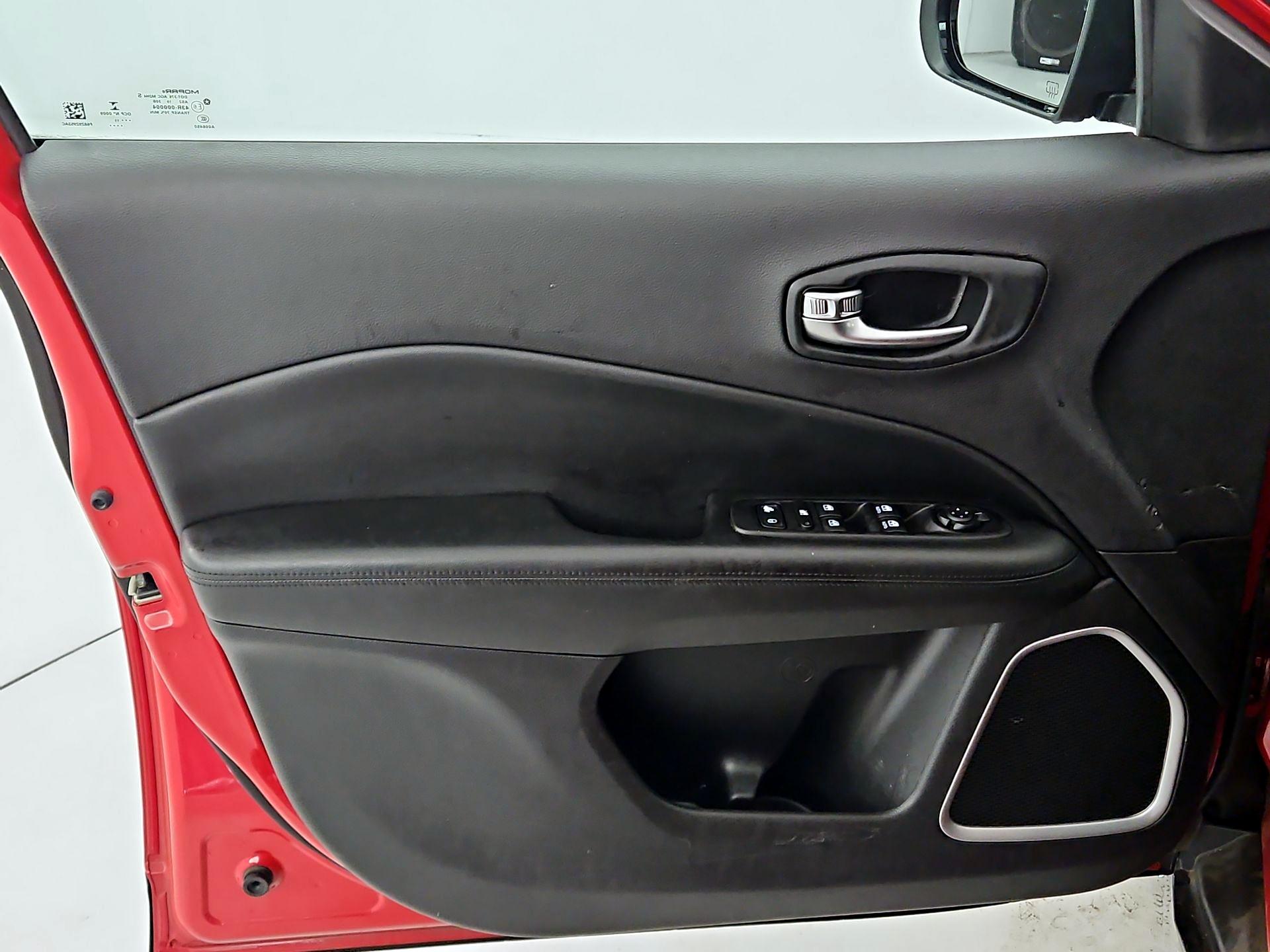 Thumbnail: 2019 Jeep Compass - 12