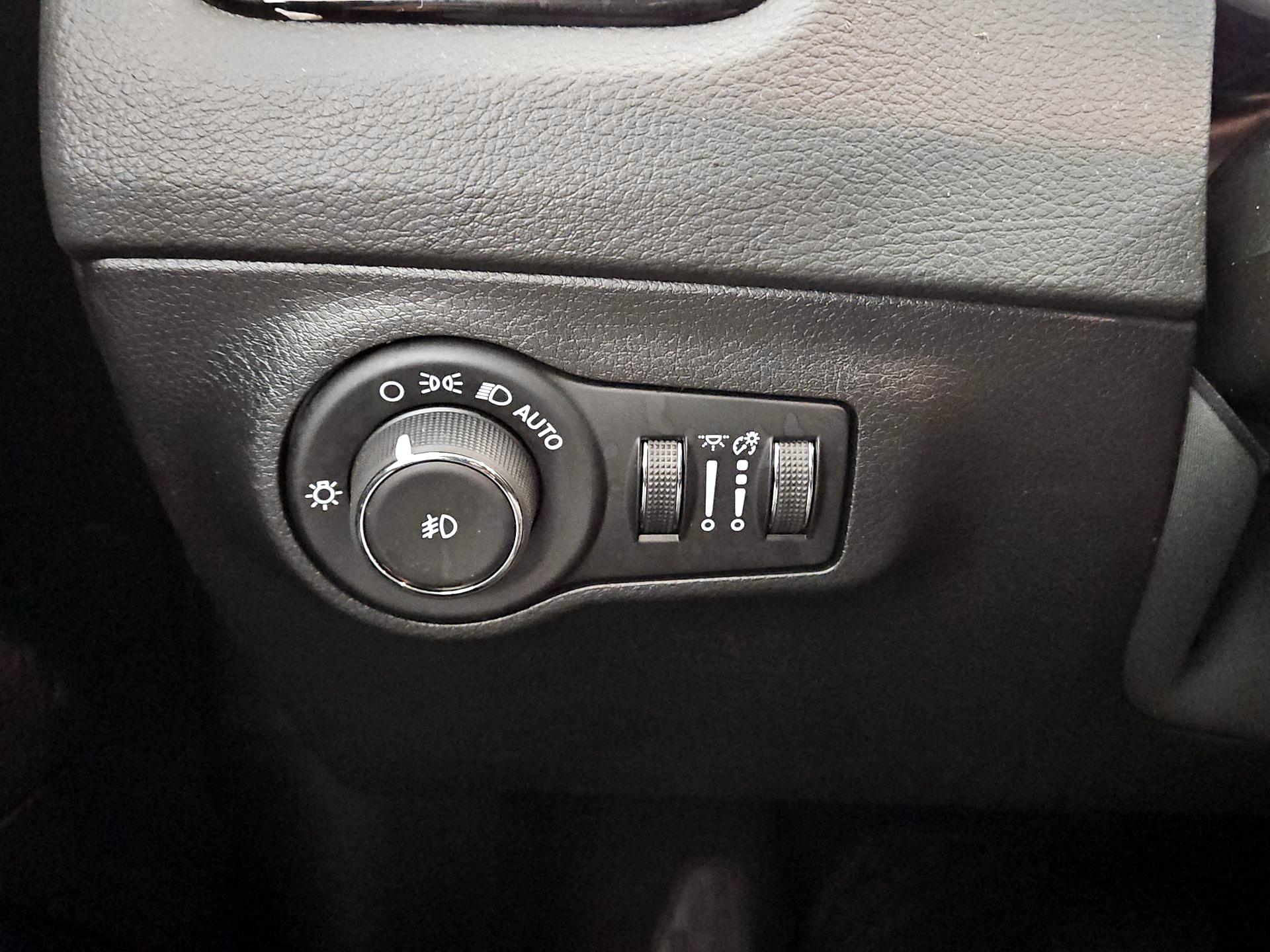 Thumbnail: 2019 Jeep Compass - 13