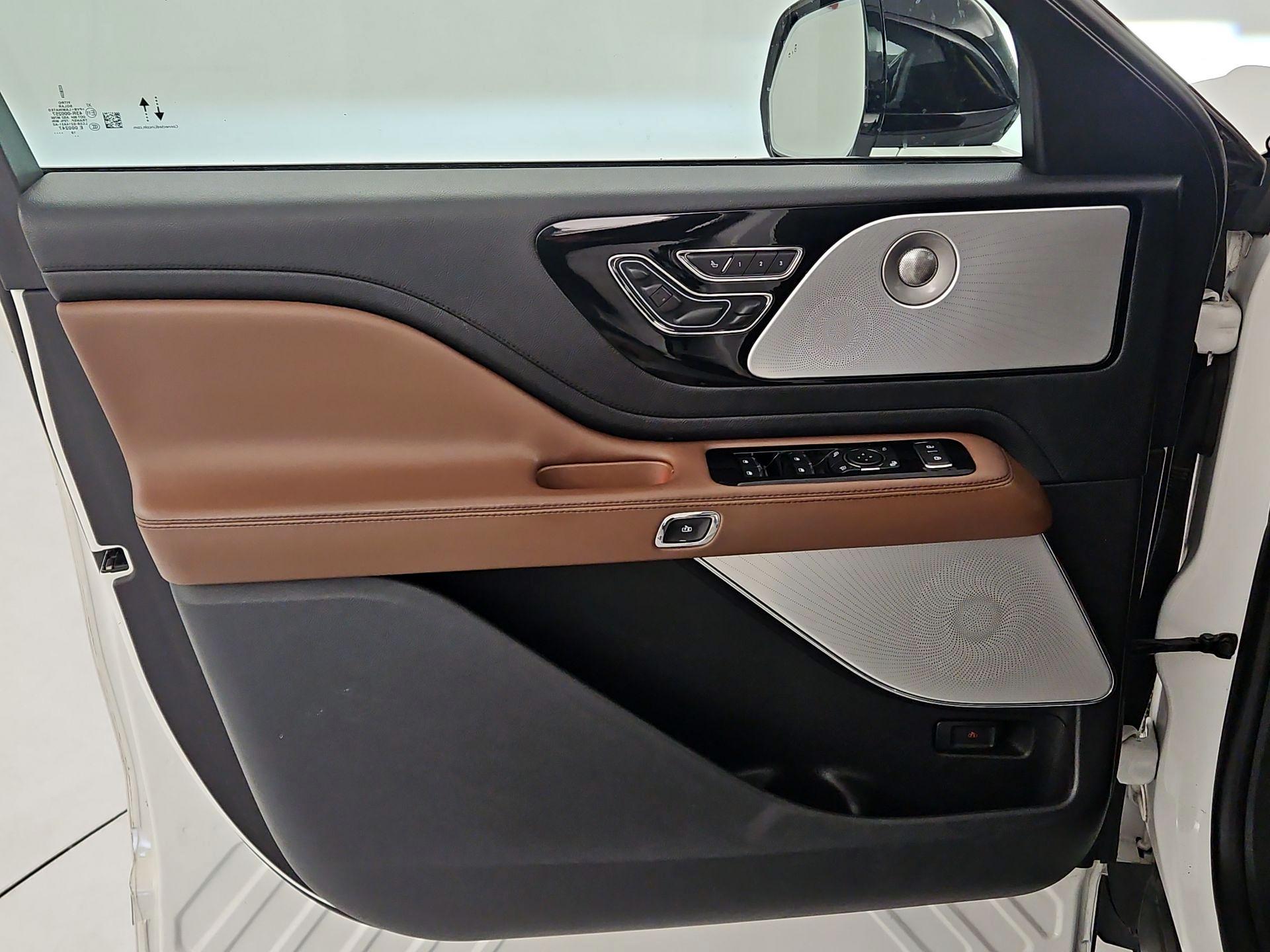 Thumbnail: 2020 Lincoln Aviator - 12