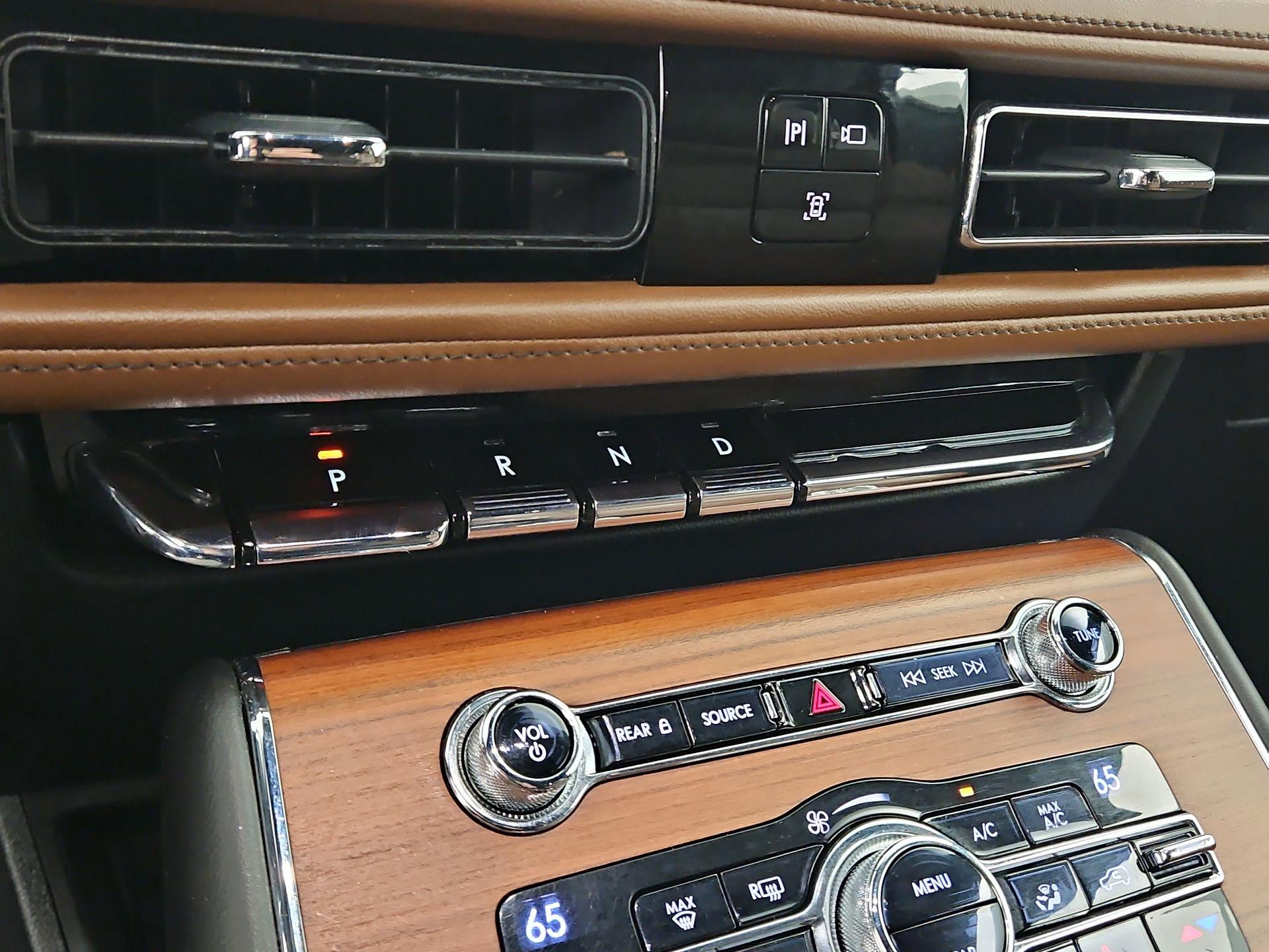 Thumbnail: 2020 Lincoln Aviator - 18