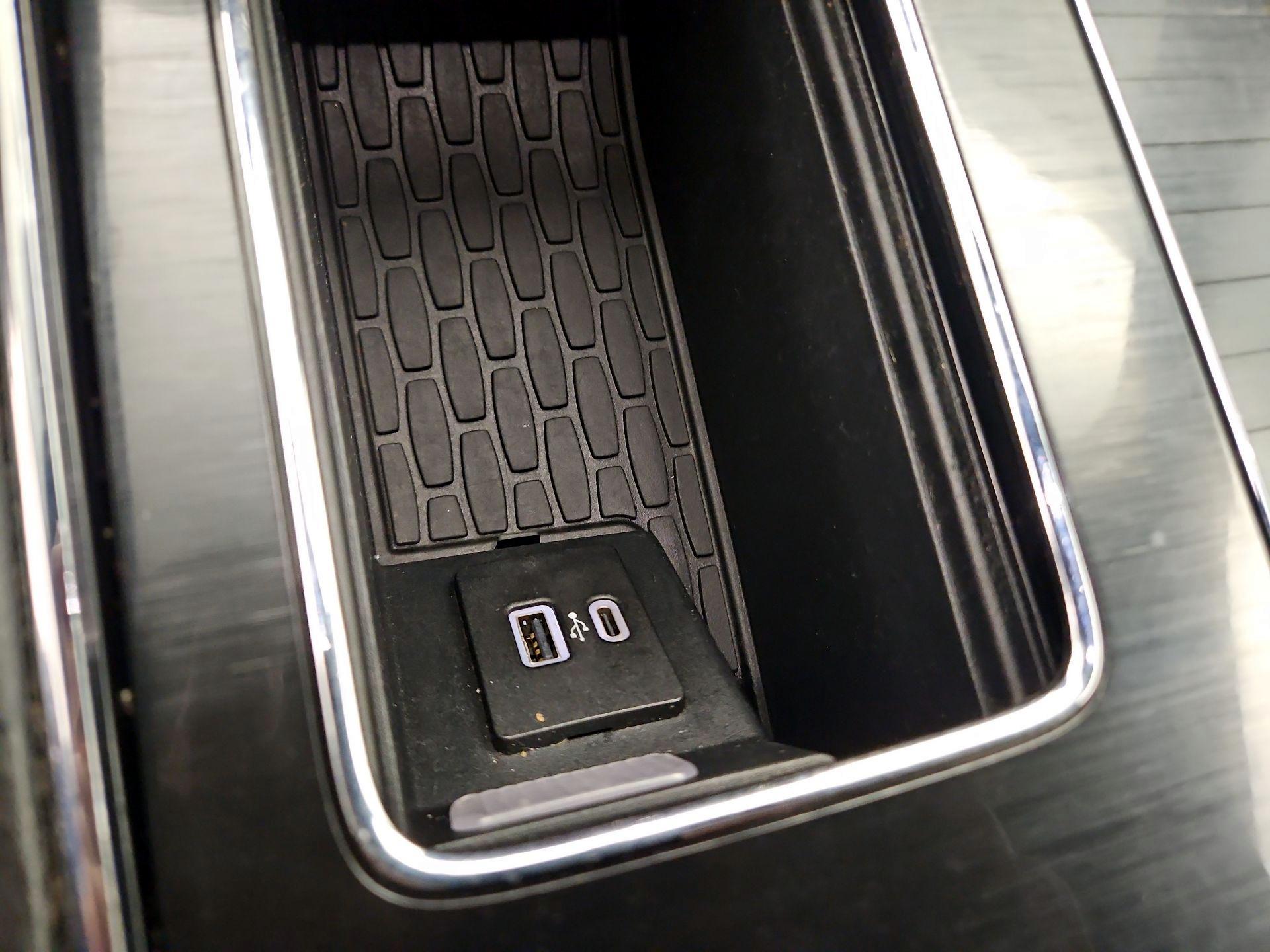 Thumbnail: 2020 Lincoln Aviator - 19