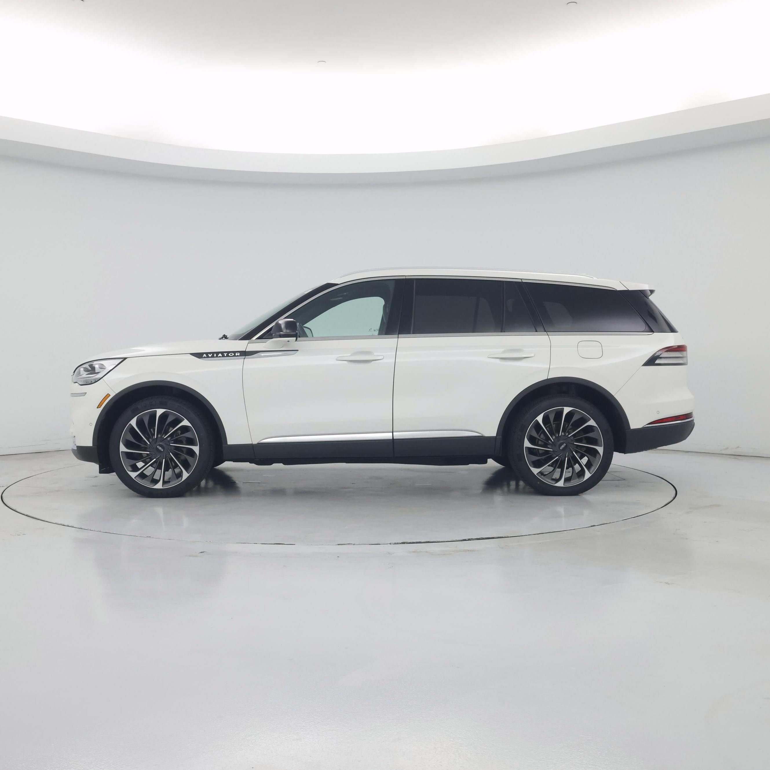 Thumbnail: 2020 Lincoln Aviator - 3
