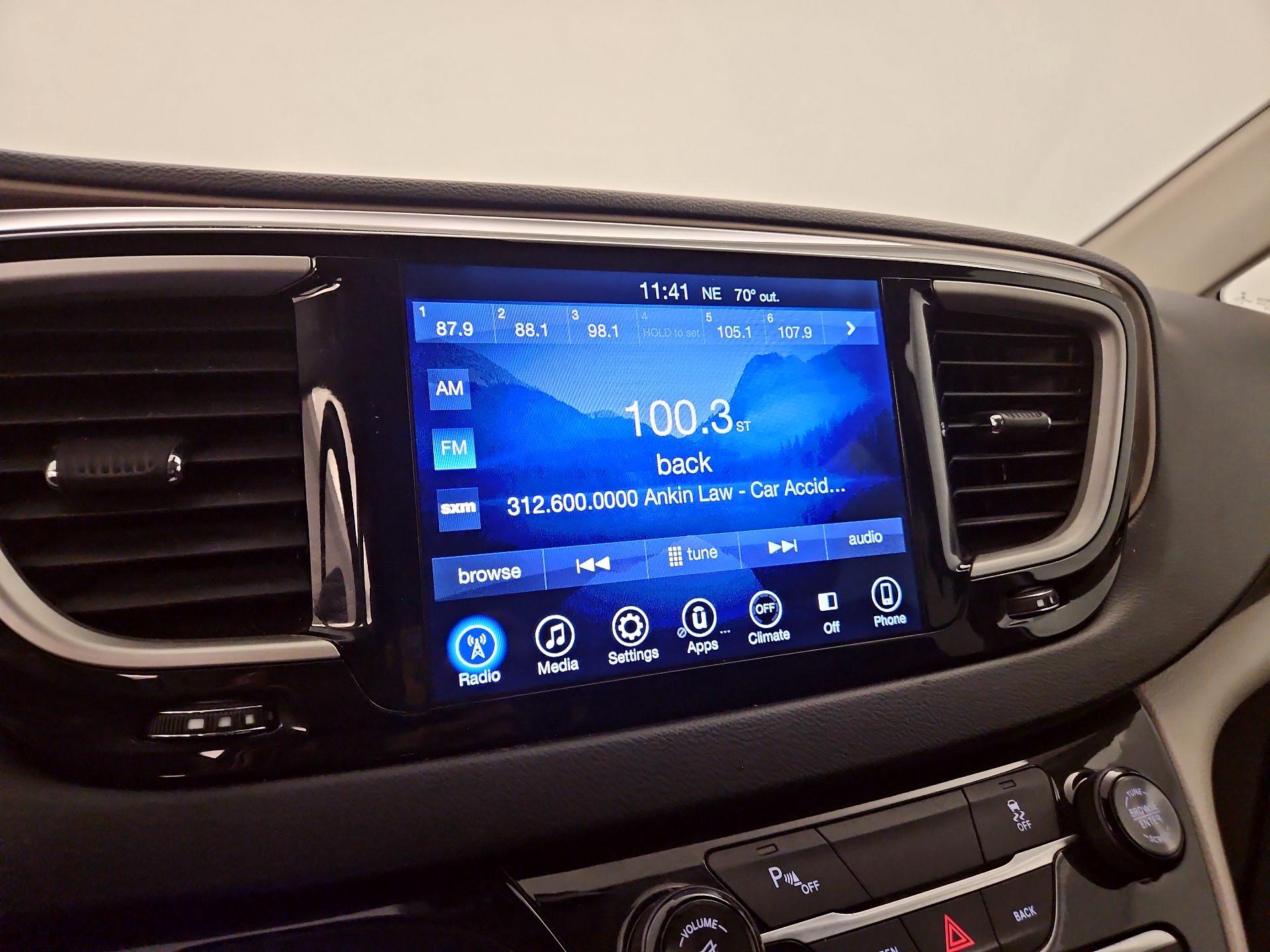 Thumbnail: 2017 Chrysler Pacifica - 15