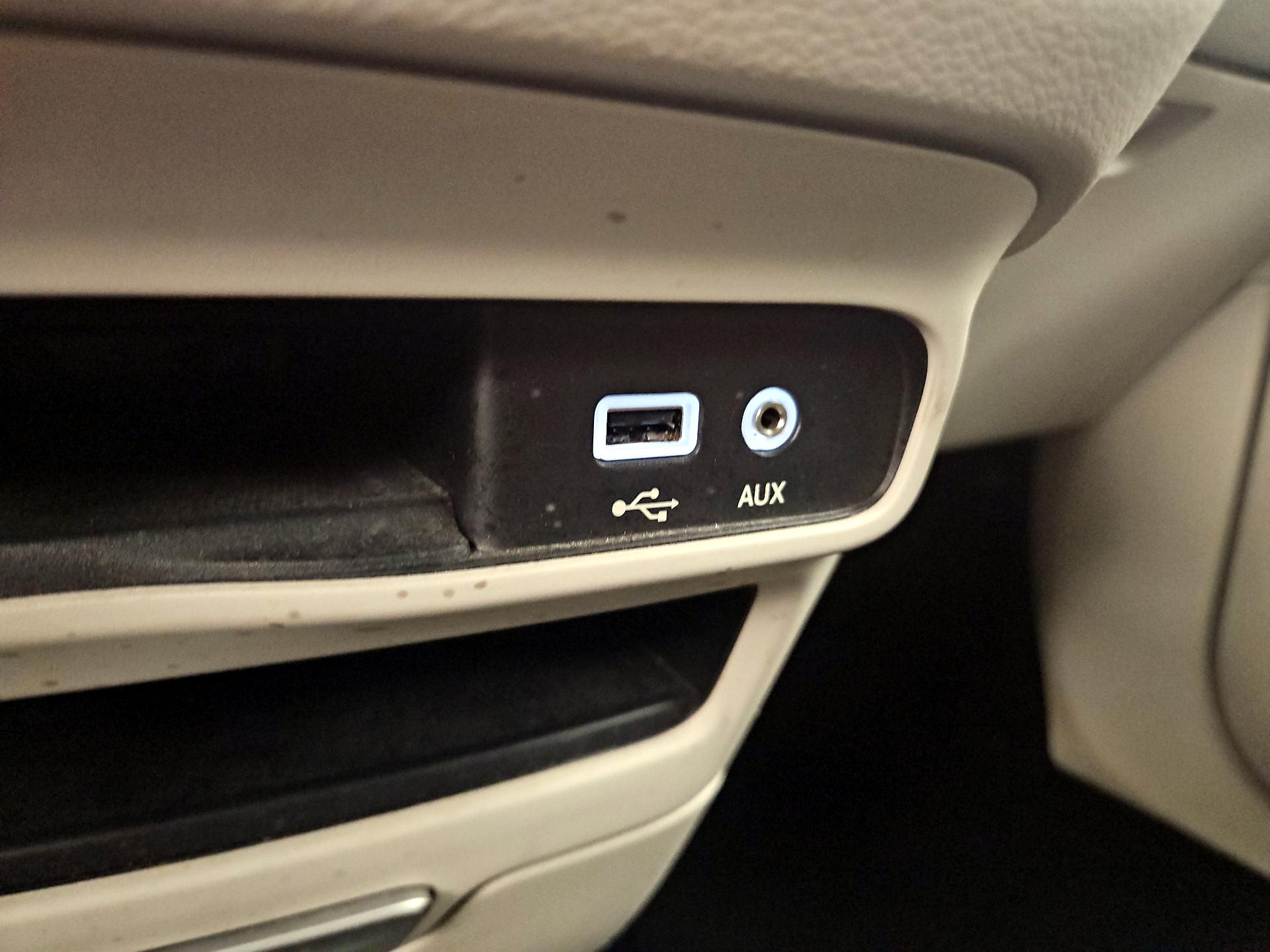 Thumbnail: 2017 Chrysler Pacifica - 18