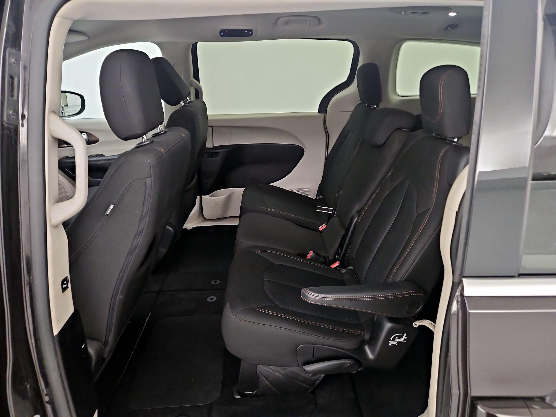 Thumbnail: 2017 Chrysler Pacifica - 19