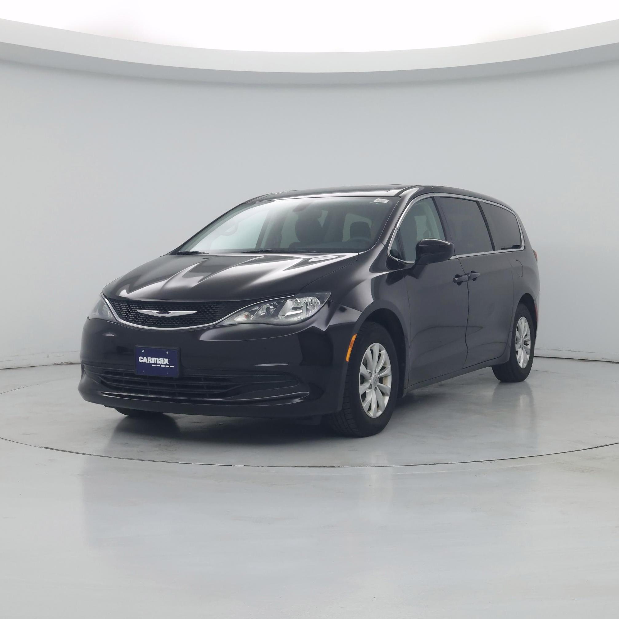 Thumbnail: 2017 Chrysler Pacifica - 4