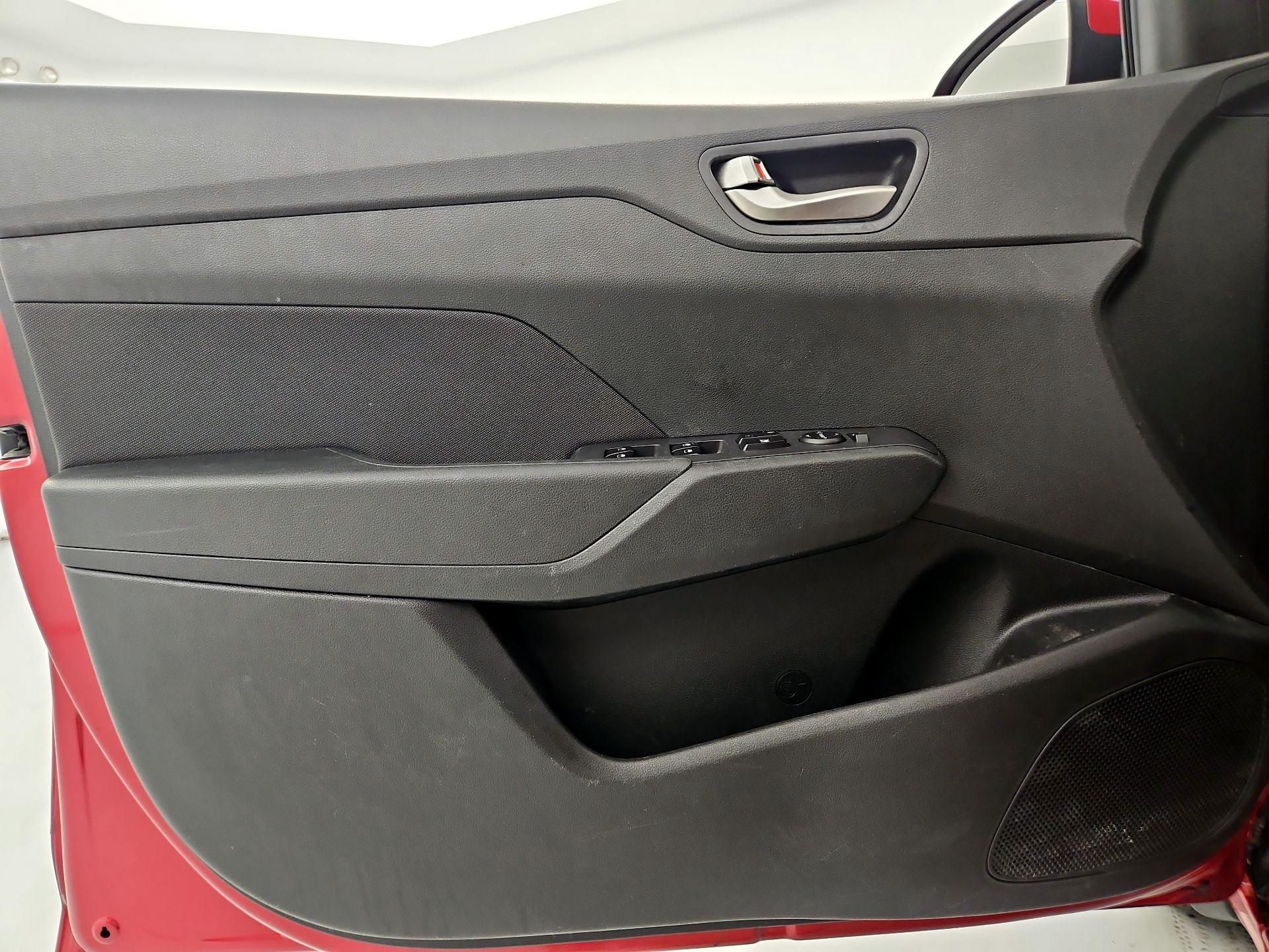 Thumbnail: 2018 Hyundai Accent - 10