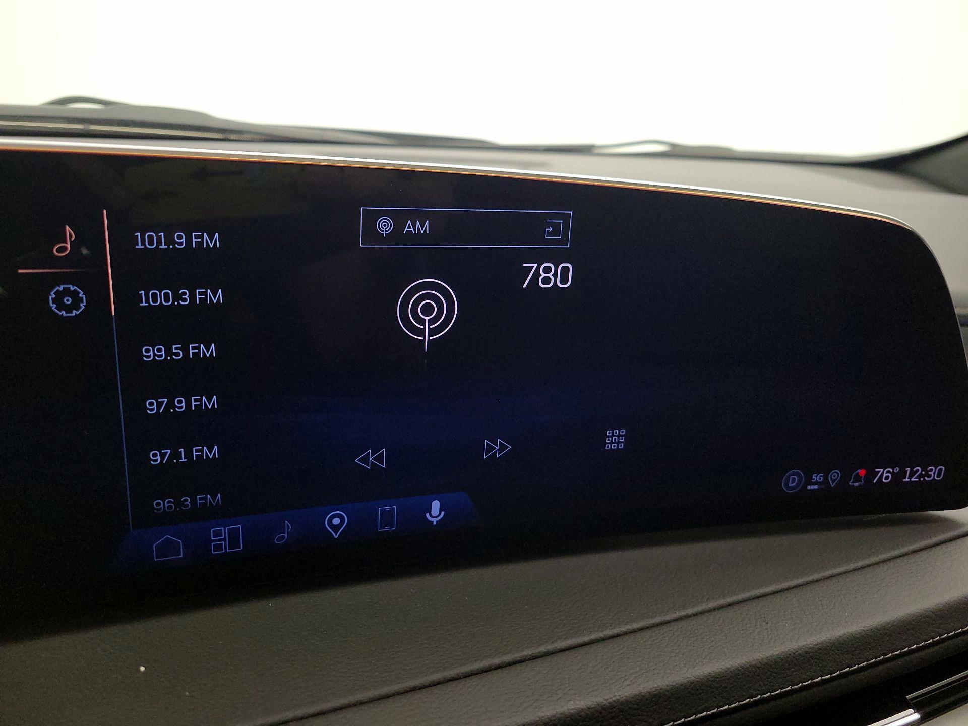 Thumbnail: 2025 Cadillac XT4 - 16