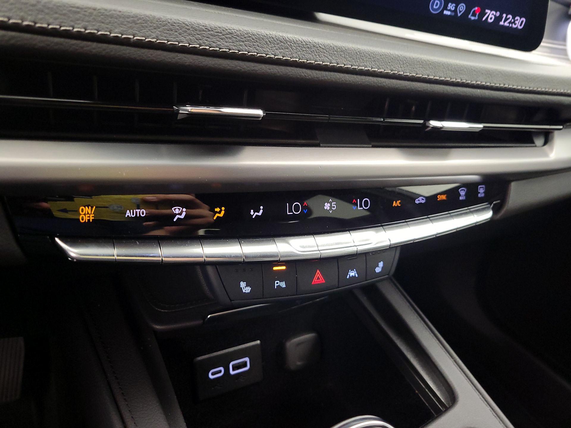 Thumbnail: 2025 Cadillac XT4 - 17
