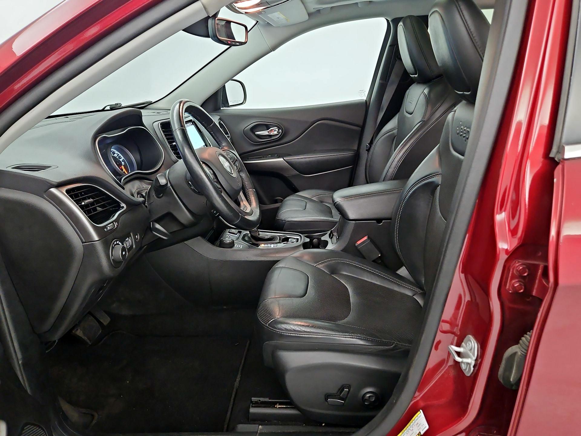 Thumbnail: 2019 Jeep Cherokee - 11