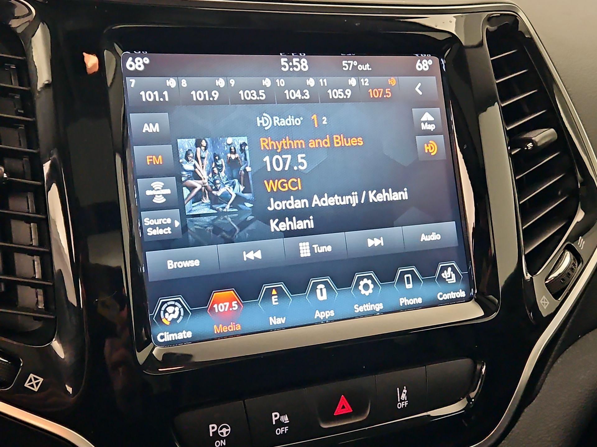 Thumbnail: 2019 Jeep Cherokee - 16