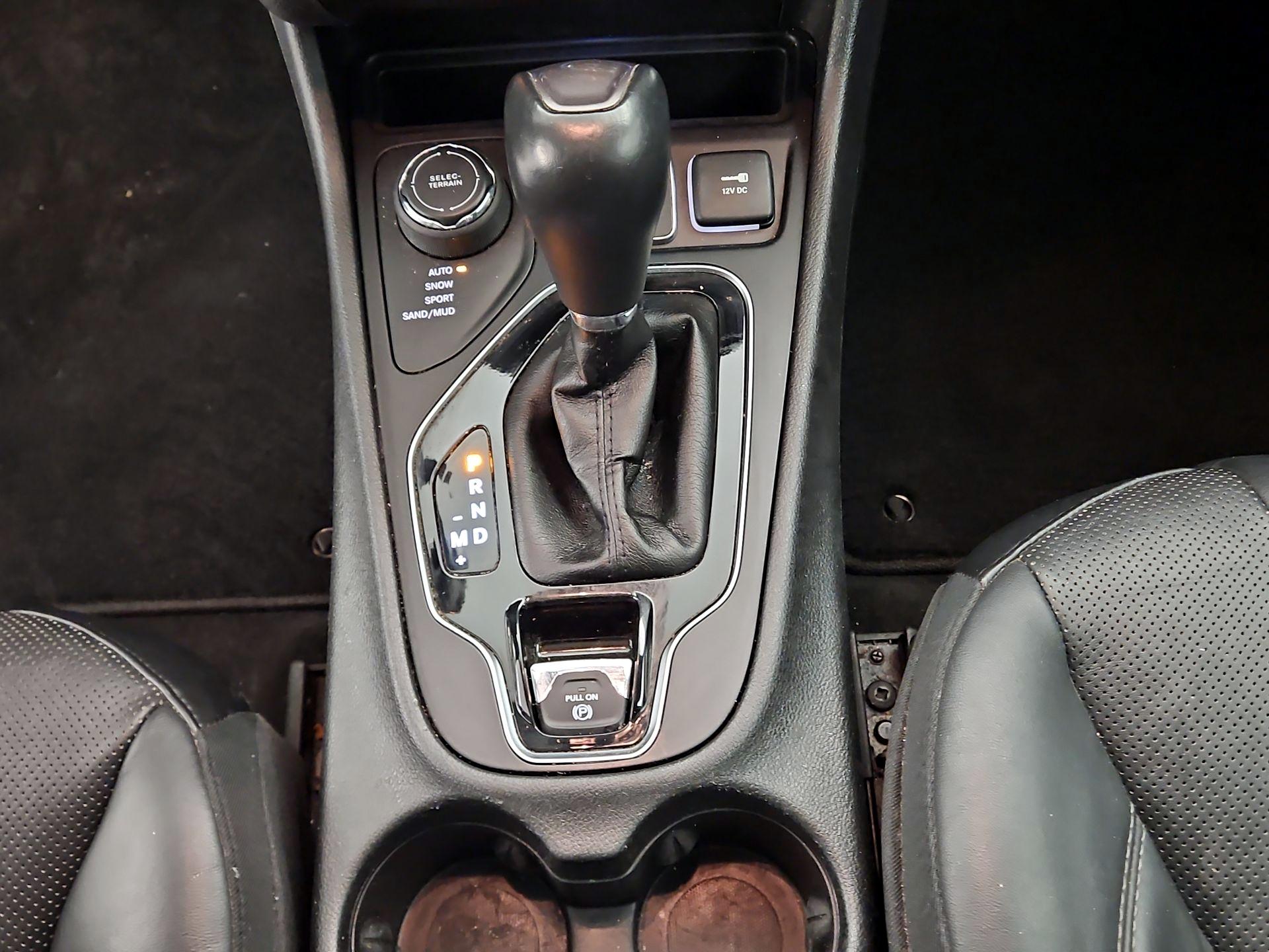 Thumbnail: 2019 Jeep Cherokee - 18