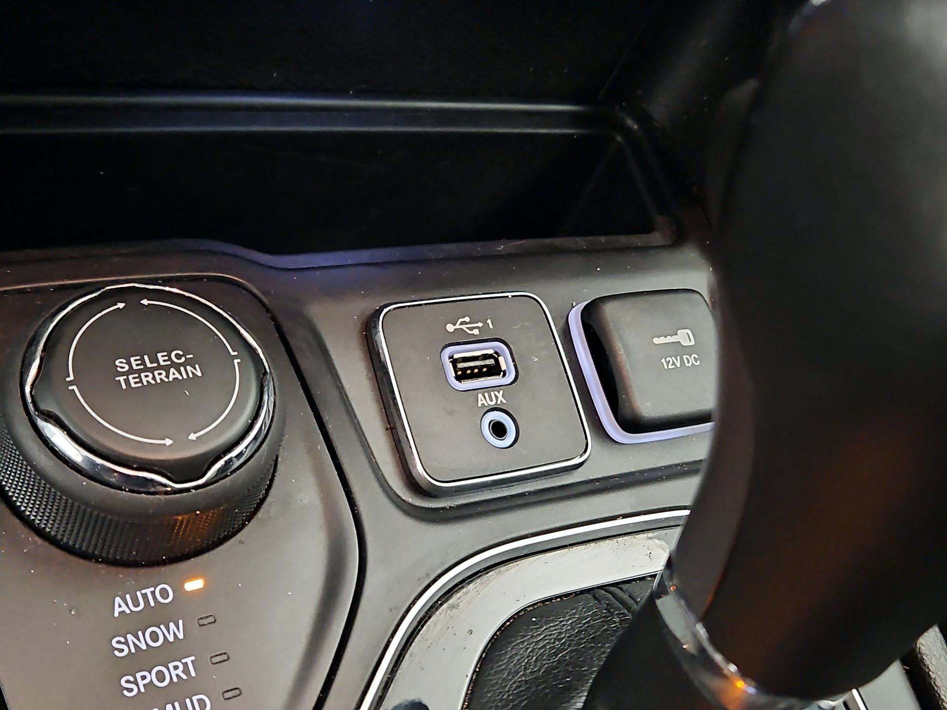 Thumbnail: 2019 Jeep Cherokee - 19