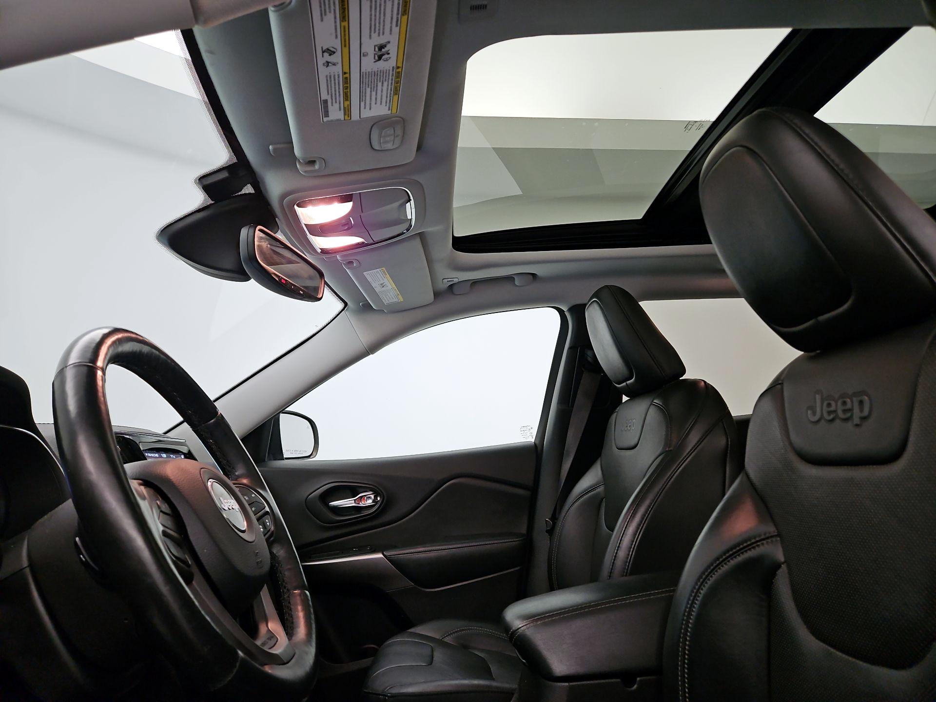 Thumbnail: 2019 Jeep Cherokee - 20