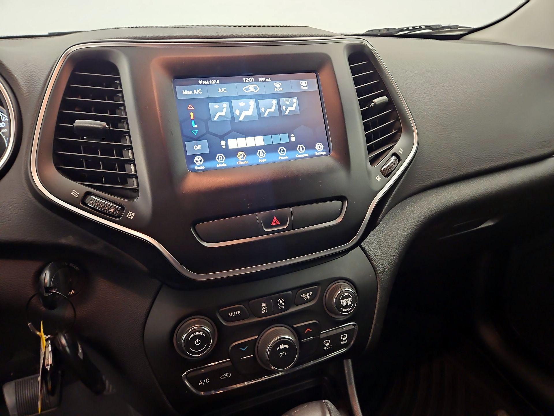 Thumbnail: 2019 Jeep Cherokee - 16