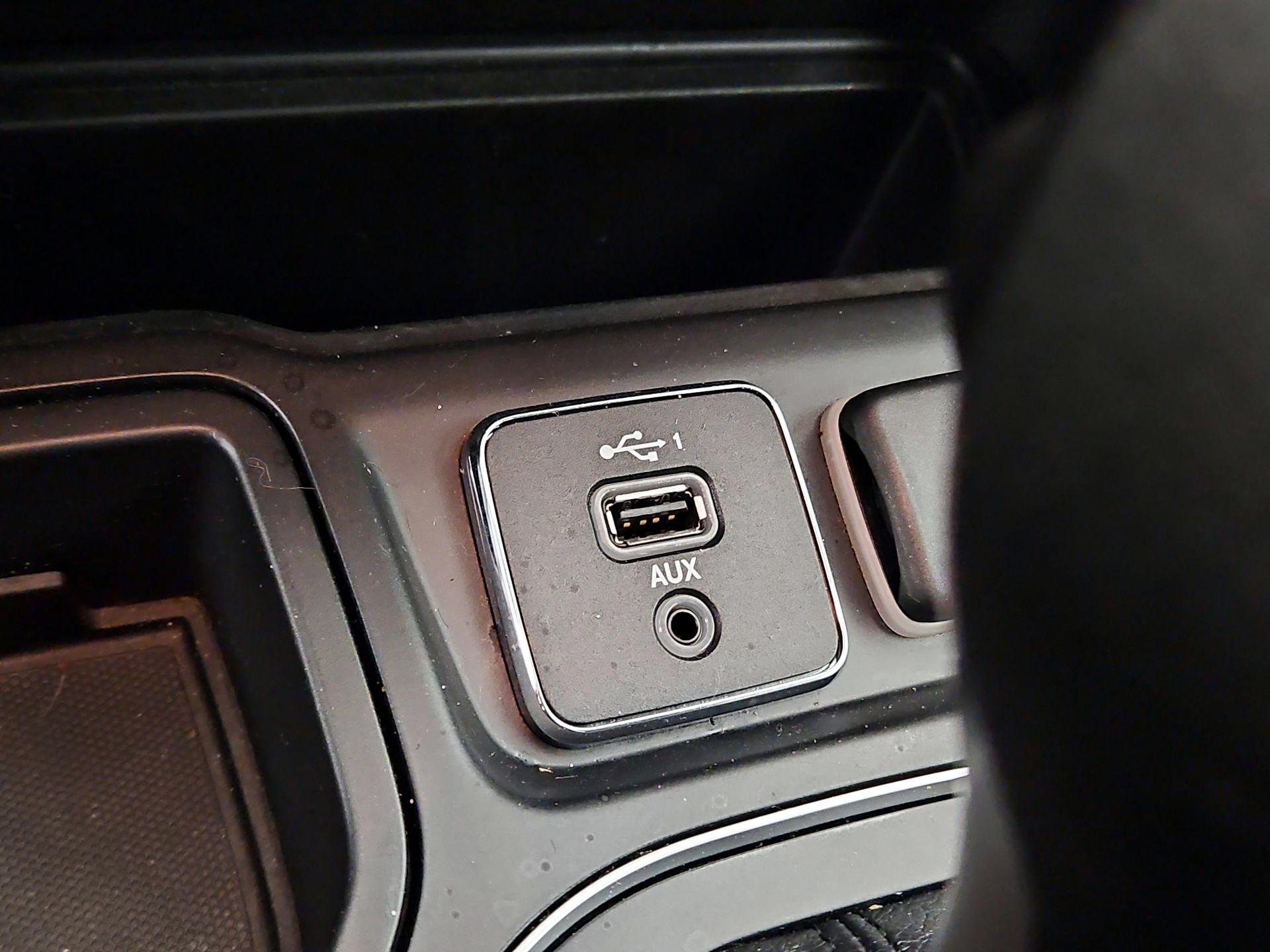 Thumbnail: 2019 Jeep Cherokee - 18