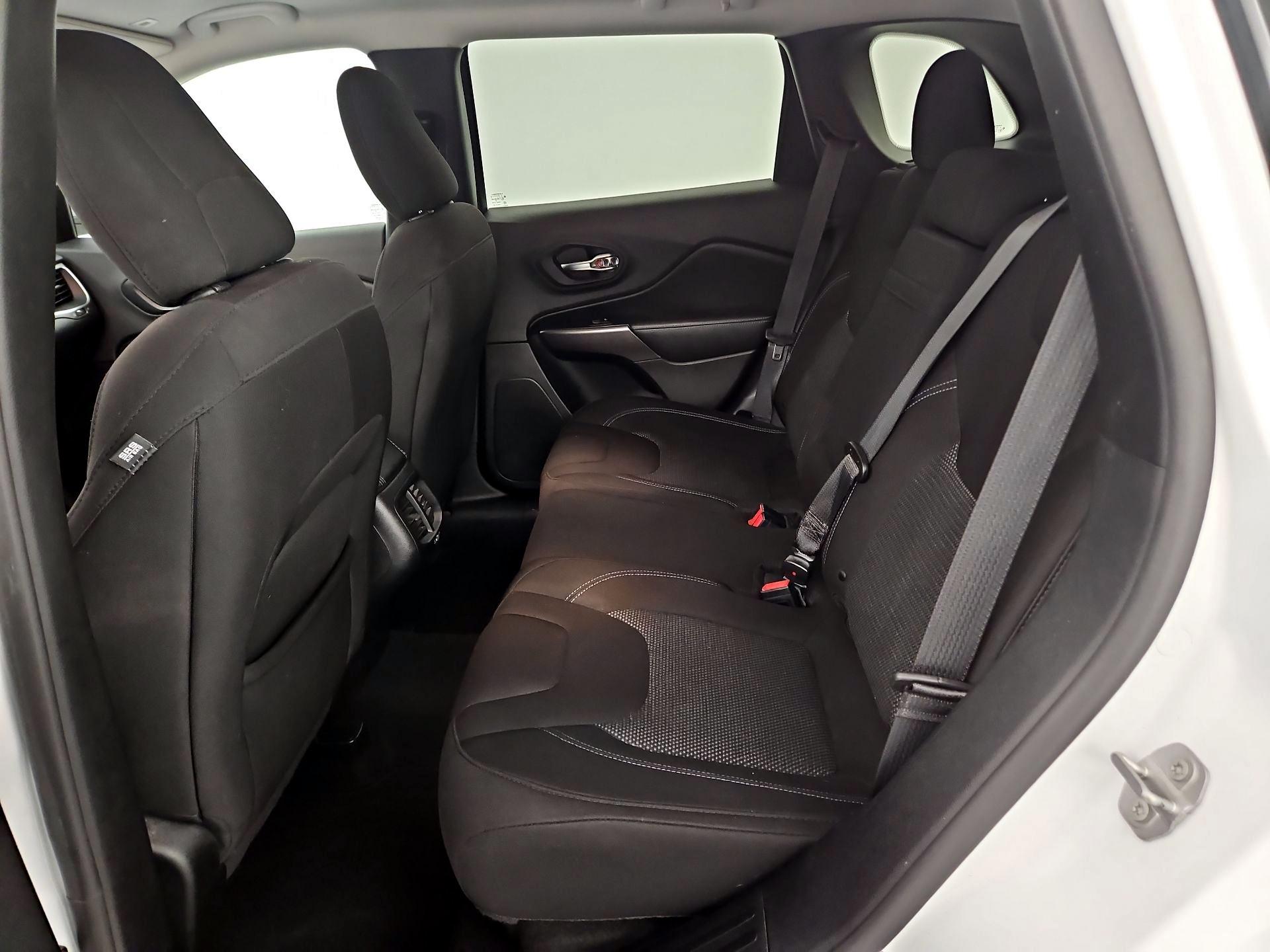 Thumbnail: 2019 Jeep Cherokee - 19