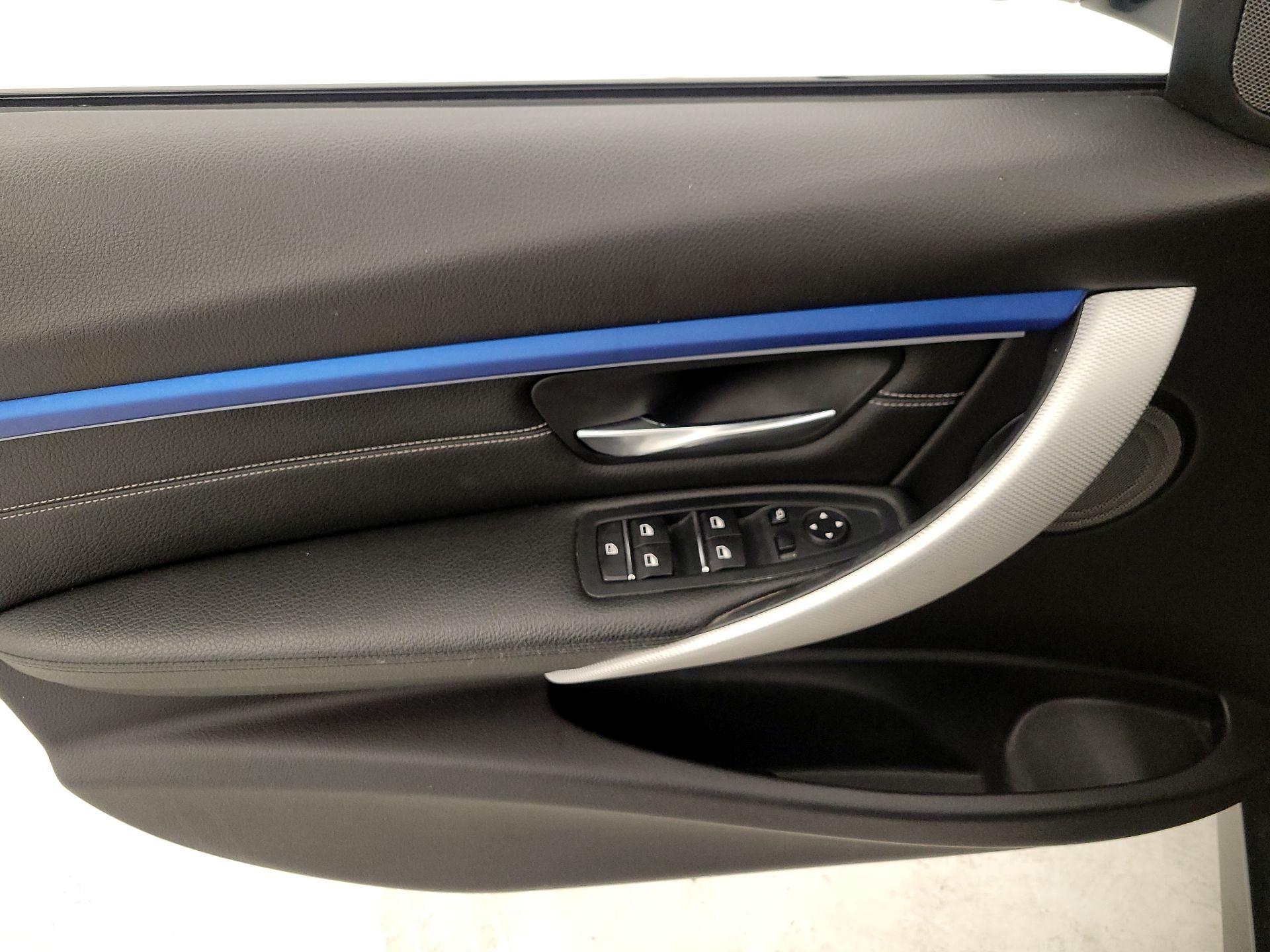 Thumbnail: 2018 BMW 3 Series - 12