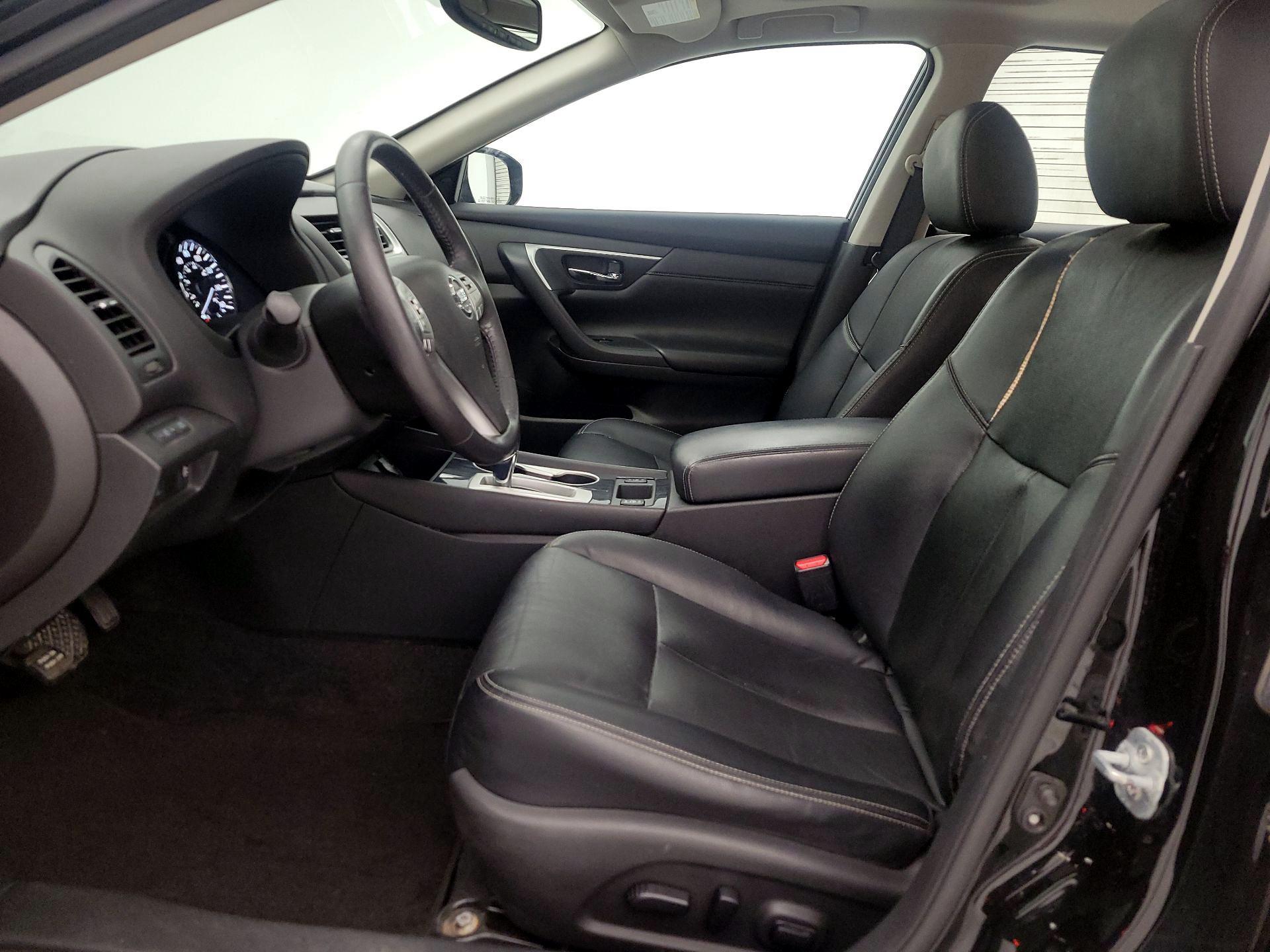 Thumbnail: 2016 Nissan Altima - 11