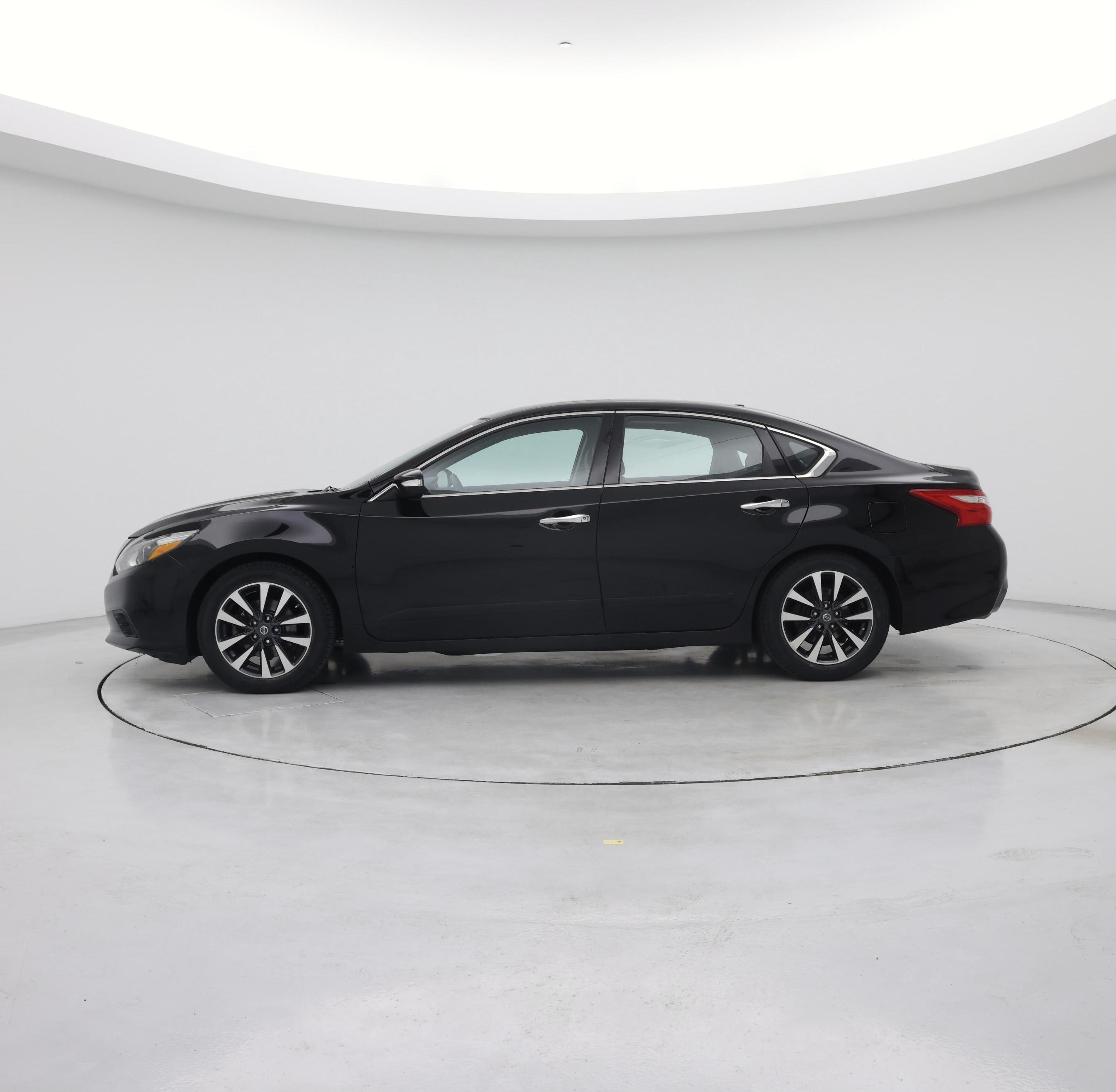 Thumbnail: 2016 Nissan Altima - 3