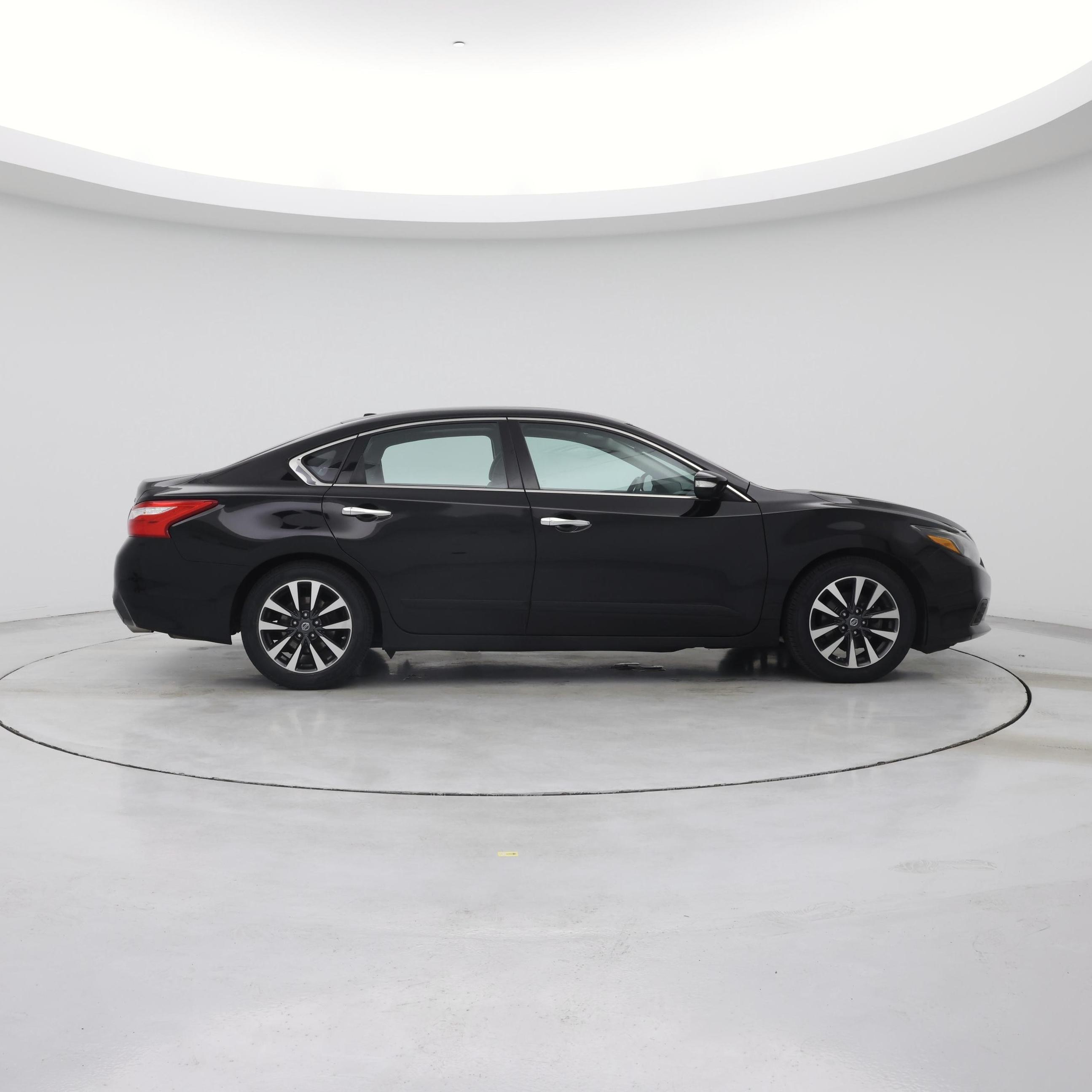 Thumbnail: 2016 Nissan Altima - 7