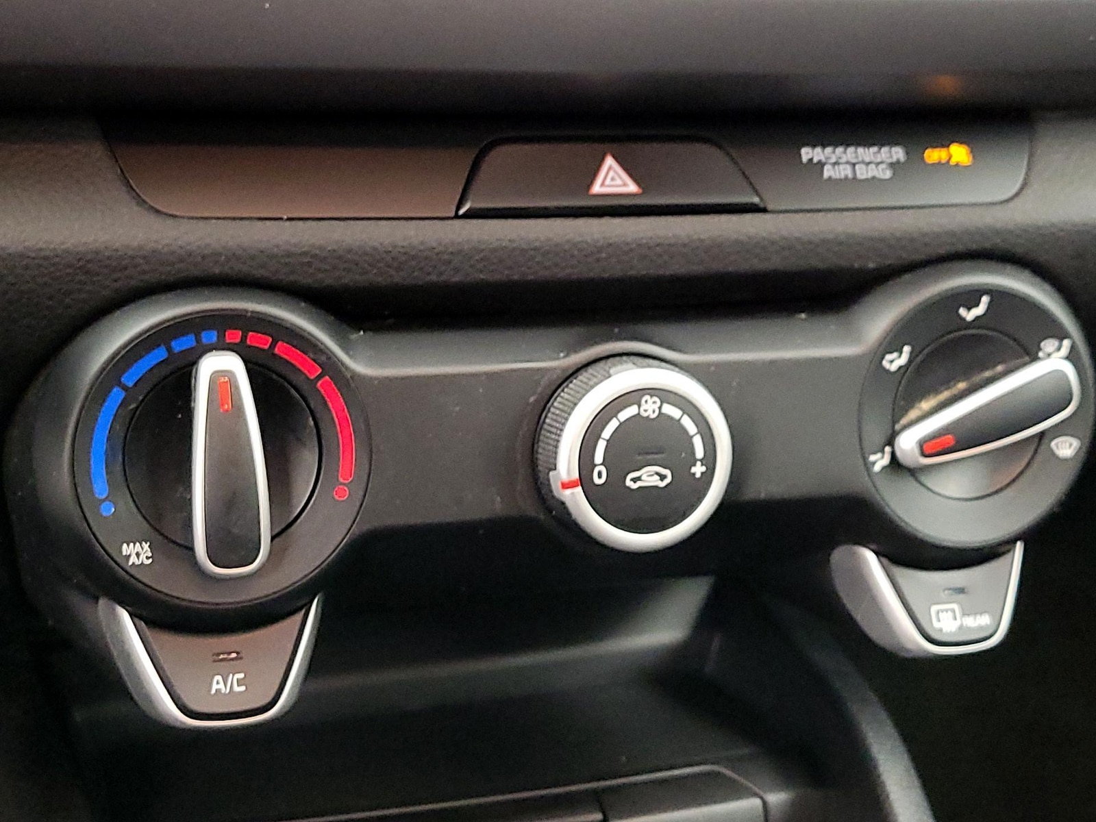 2023 Kia Rio LX - Photo 17