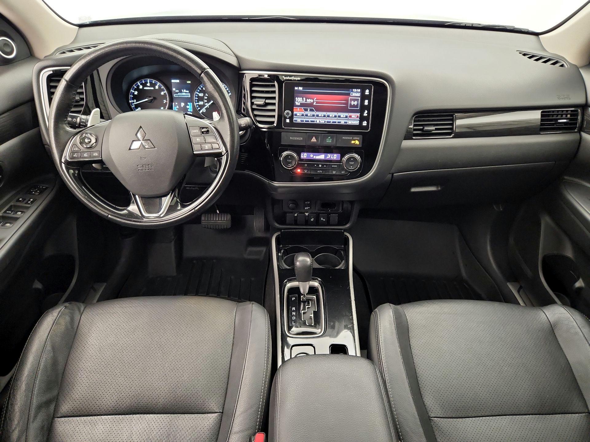 Thumbnail: 2017 Mitsubishi Outlander - 9