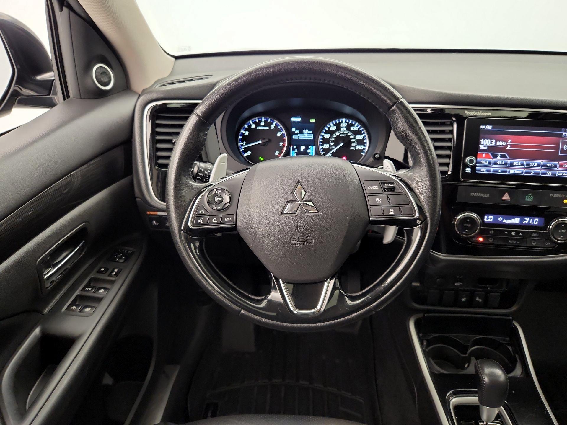 Thumbnail: 2017 Mitsubishi Outlander - 10