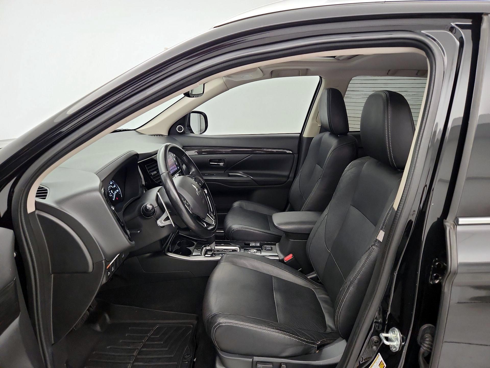 Thumbnail: 2017 Mitsubishi Outlander - 11