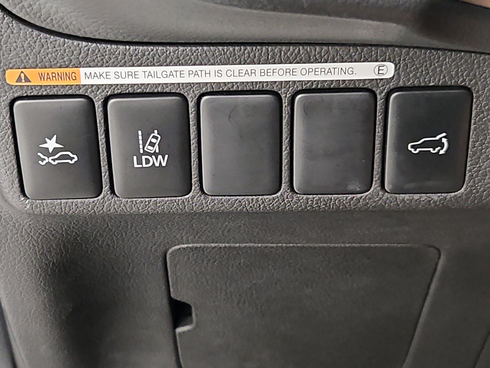 Thumbnail: 2017 Mitsubishi Outlander - 13