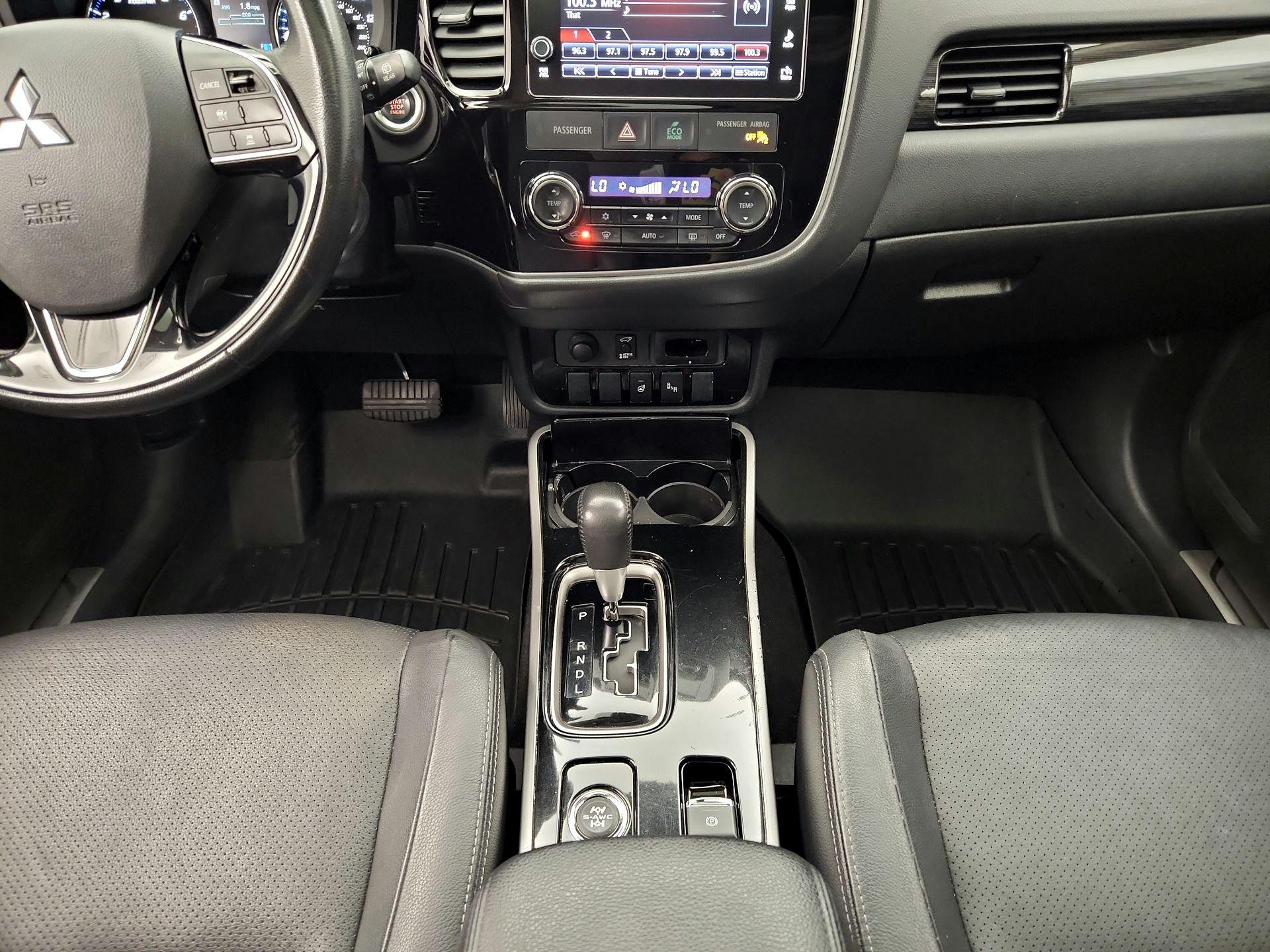 Thumbnail: 2017 Mitsubishi Outlander - 17