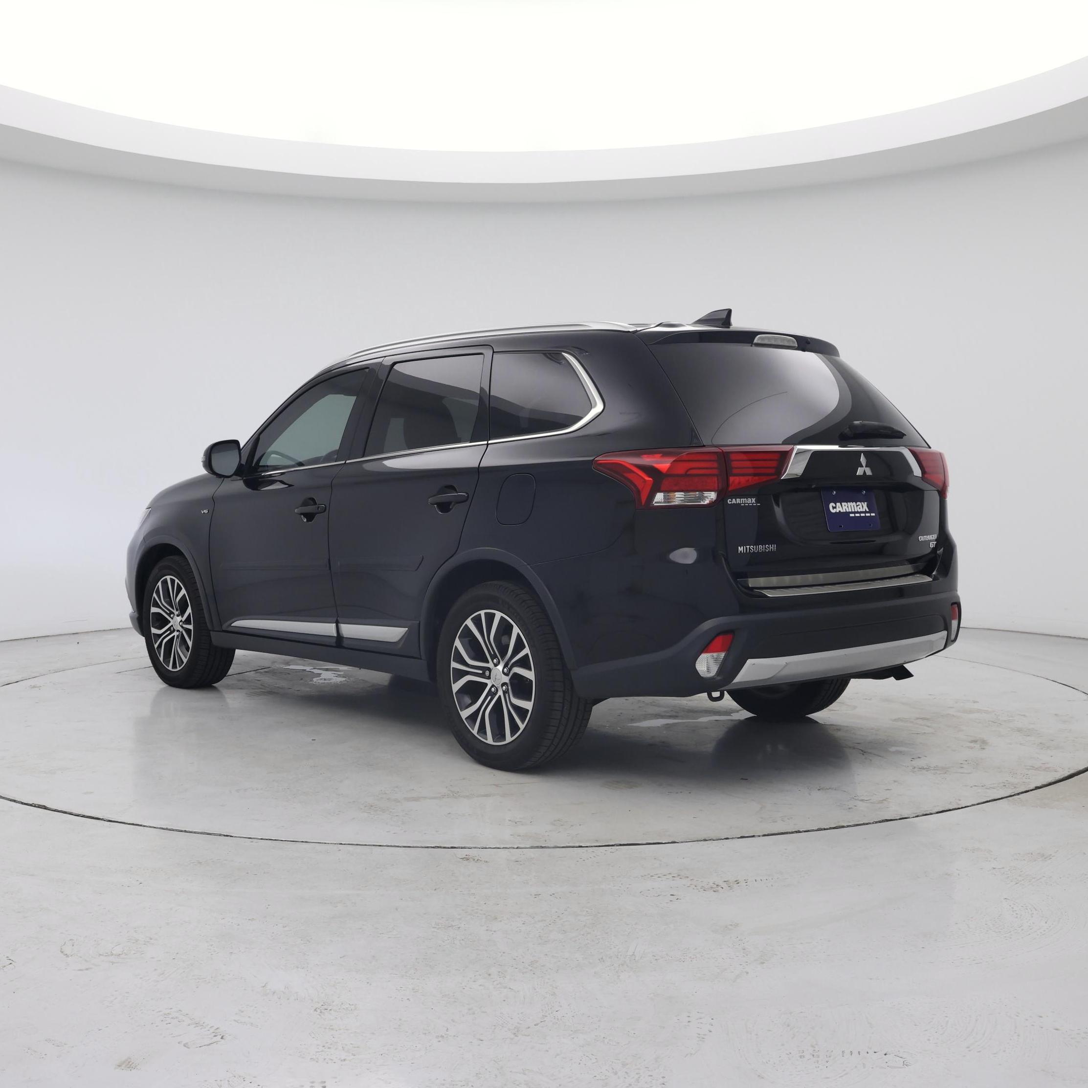 Thumbnail: 2017 Mitsubishi Outlander - 2