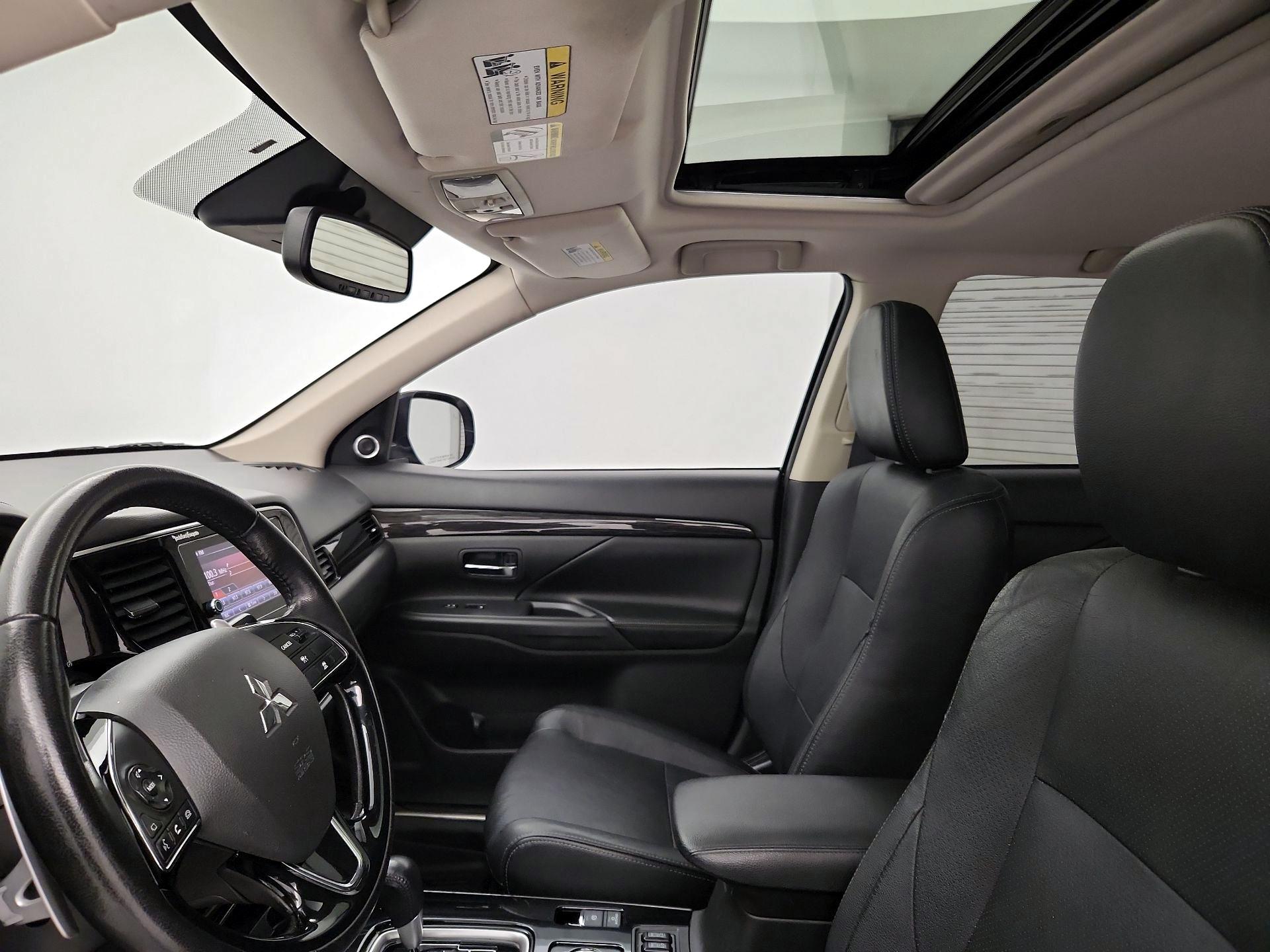 Thumbnail: 2017 Mitsubishi Outlander - 19