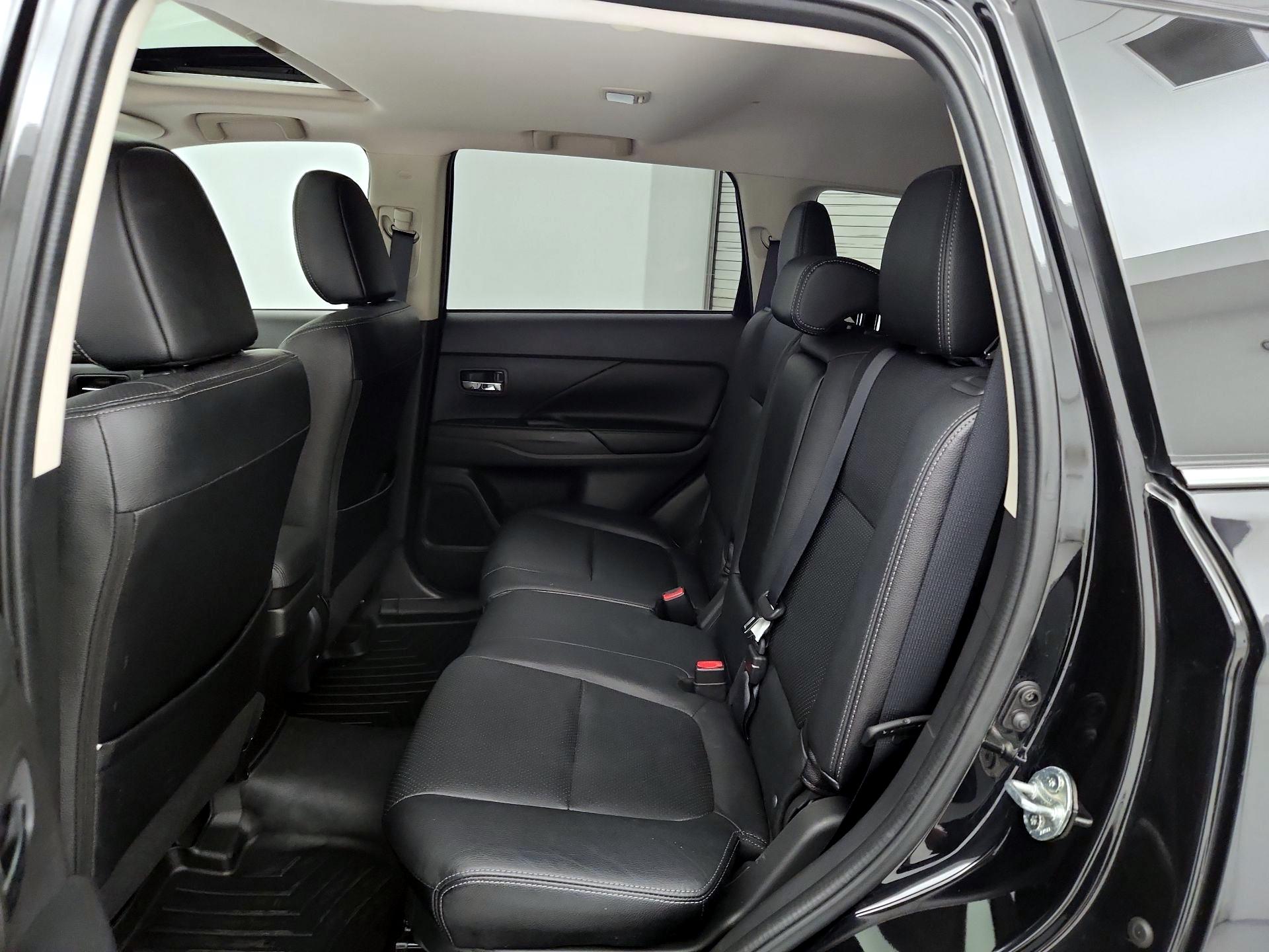 Thumbnail: 2017 Mitsubishi Outlander - 20