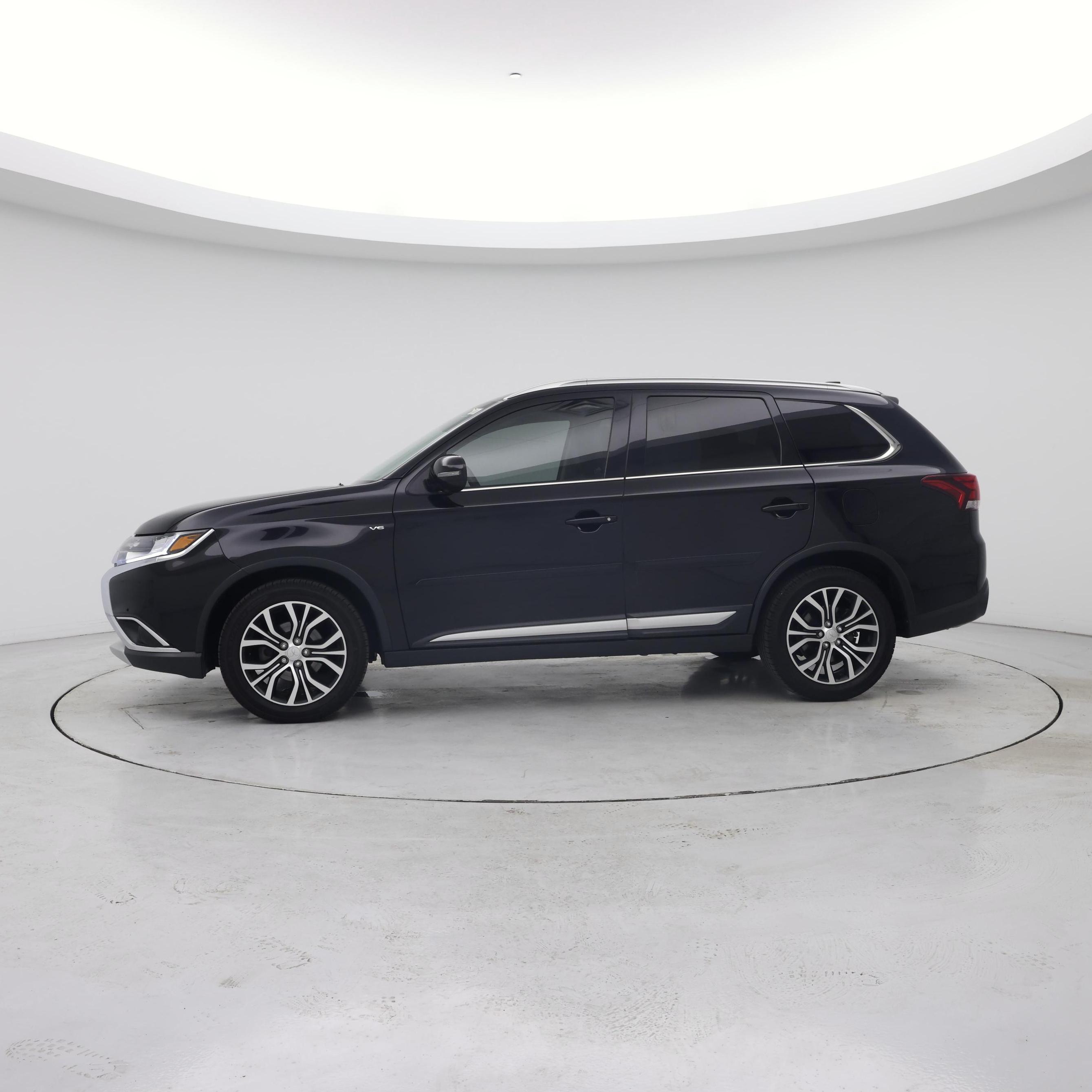 Thumbnail: 2017 Mitsubishi Outlander - 3