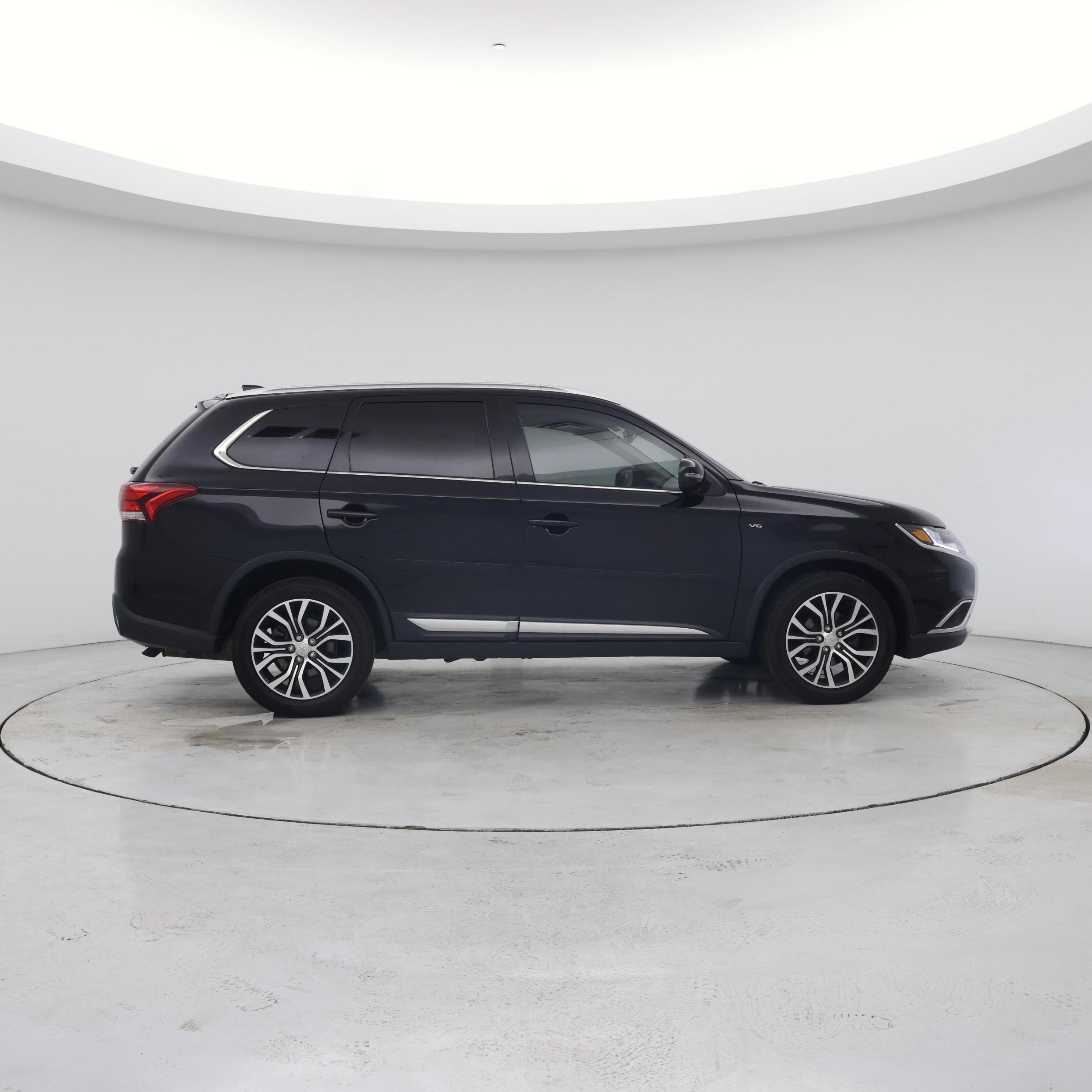 Thumbnail: 2017 Mitsubishi Outlander - 7